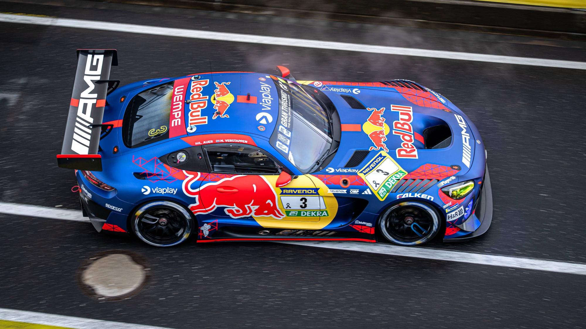 Max Verstappen raste mit einem Mercedes-AMG über den Nürburgring in der Eifel.