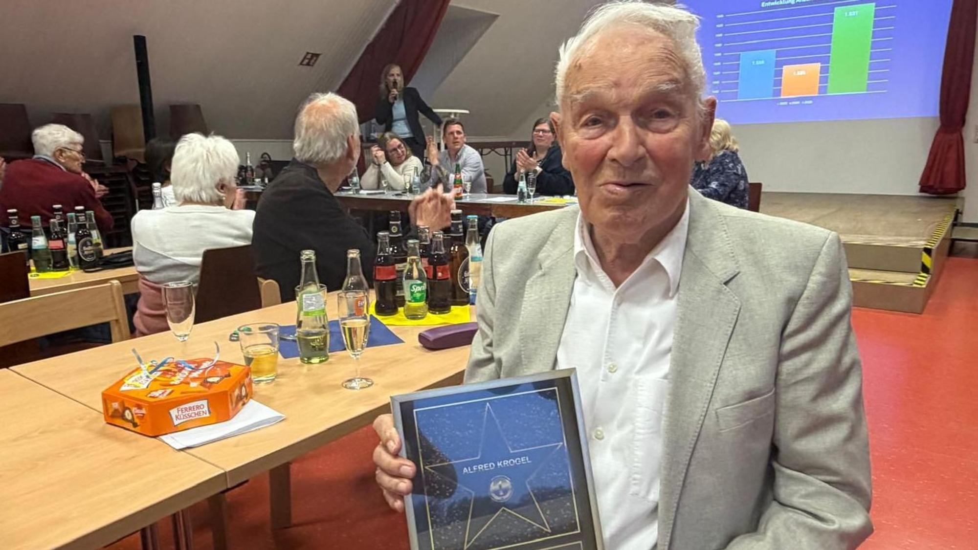 Alfred Krogel wurde für 80 Jahre Mitgliedschaft geehrt. Aktuell hat der TV Witzhelden 1731 Mitglieder.