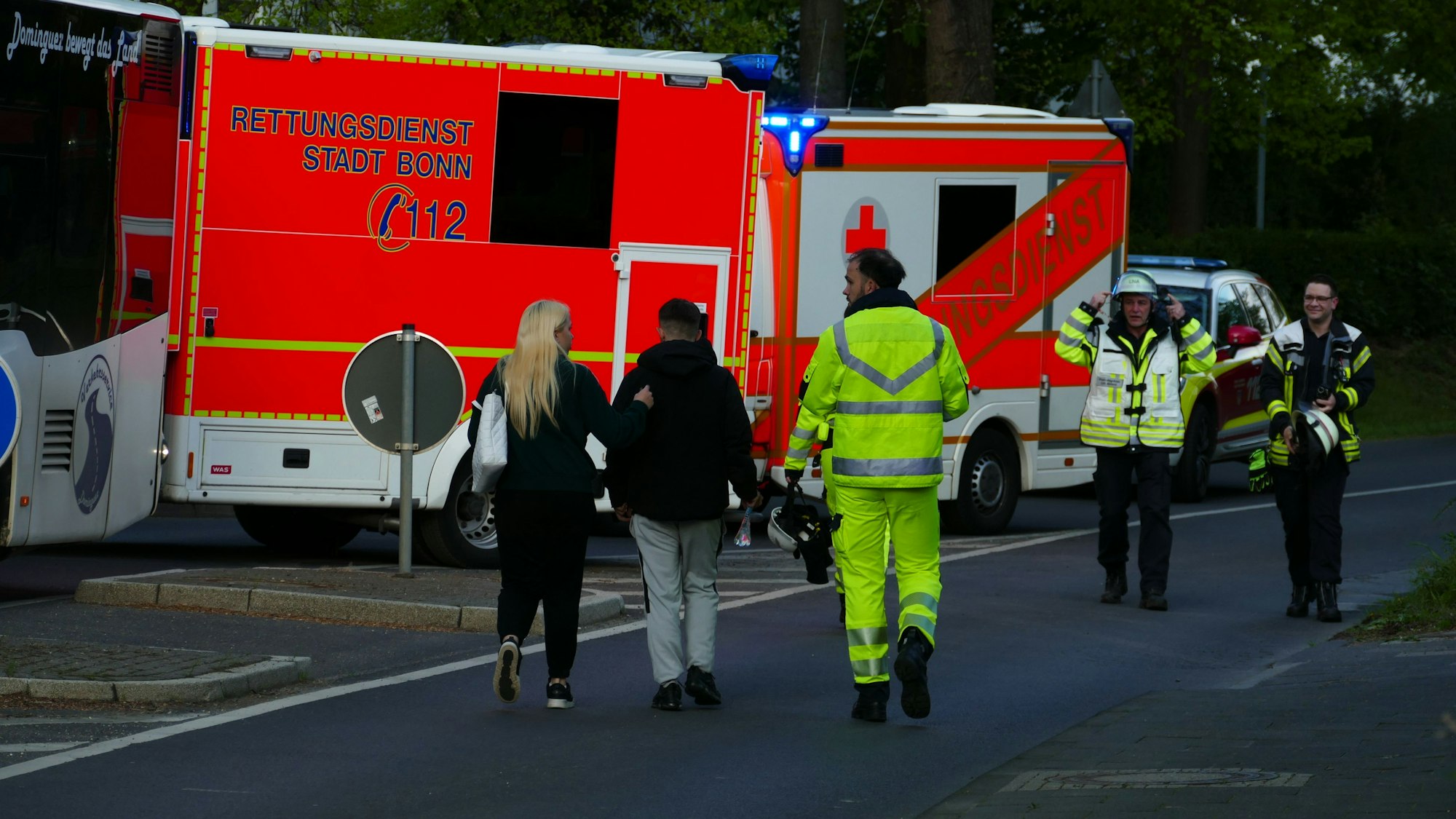 Ein Großaufgebot an Rettungskräften betreute die 15 Leichtverletzten.