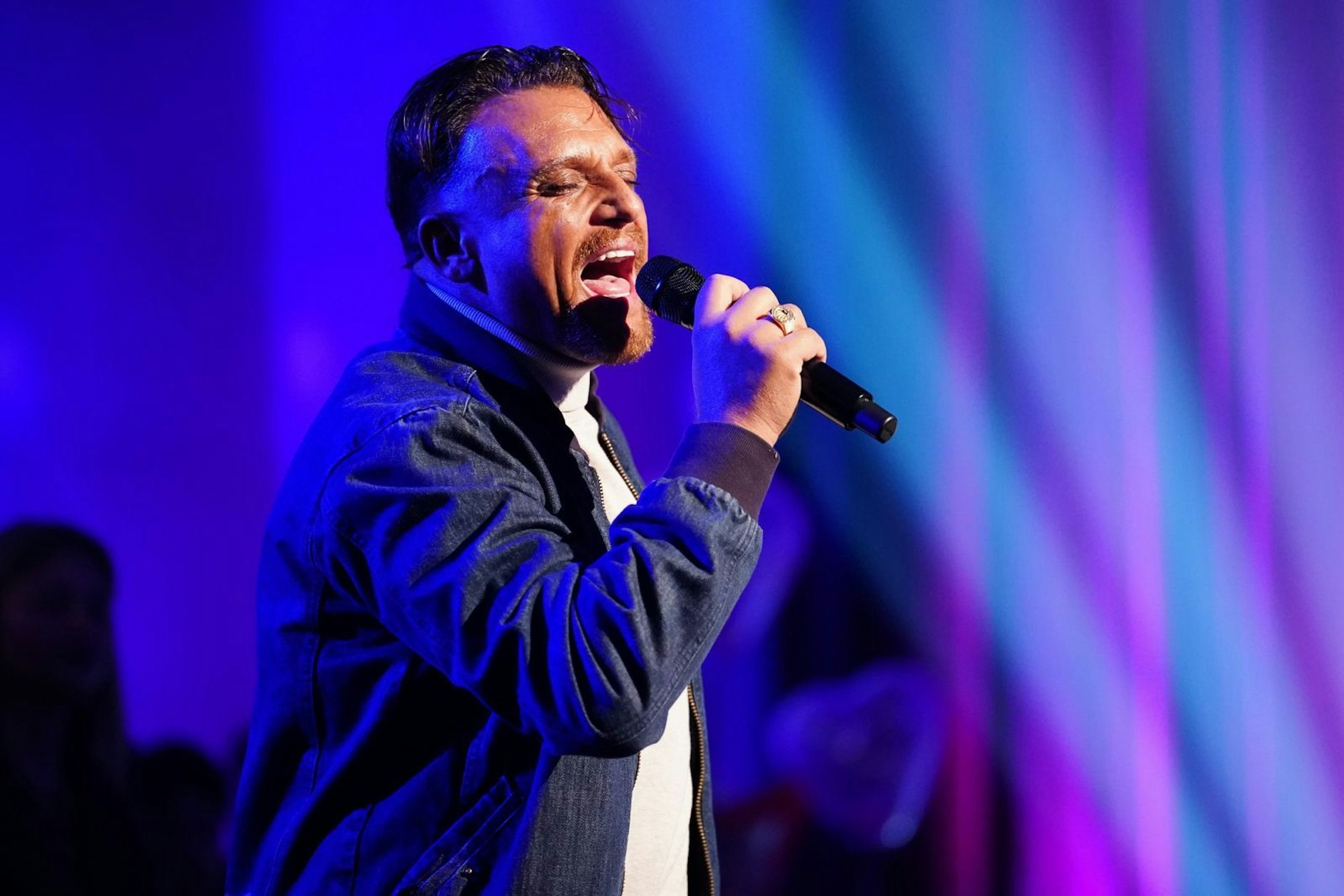 „Ich kämpfe gegen mein altes ich“: Menowin Fröhlich sieht bei „Deutschland sucht den Superstar“ (RTL) sich selbst als seinen größten Gegner. (Bild: RTL/Stefan Gregorowius)