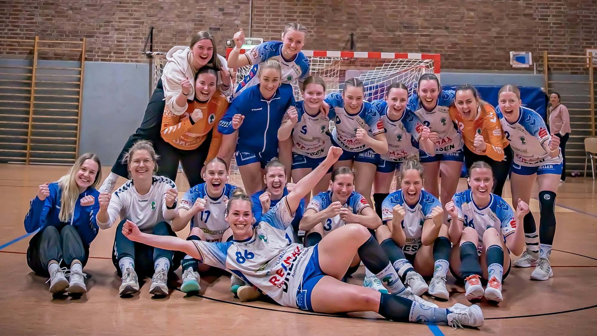 Das Bild zeigt eine Mannschaftsaufnahme der Damenmannschaft