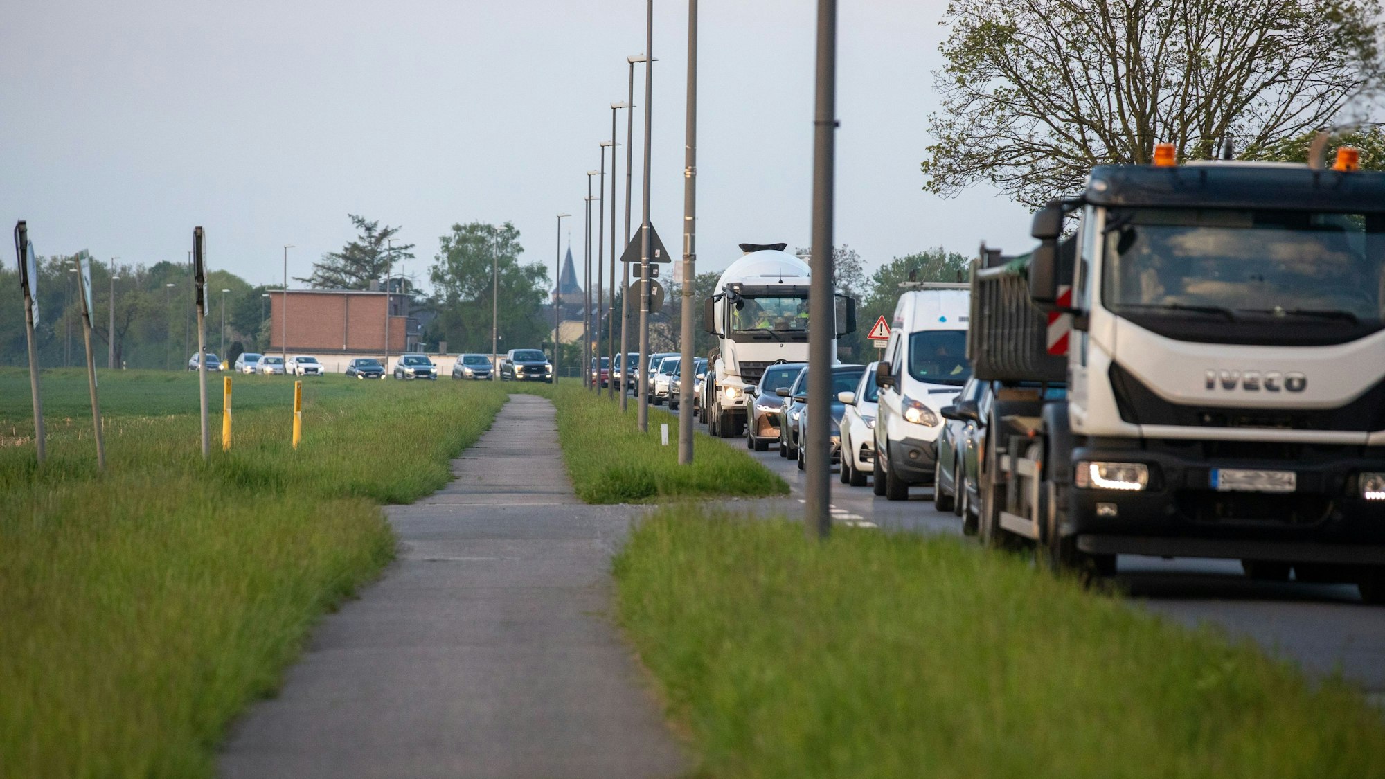 Verkehrschaos an der T-Kreuzung Wahner Straße/Liburer Landstraße