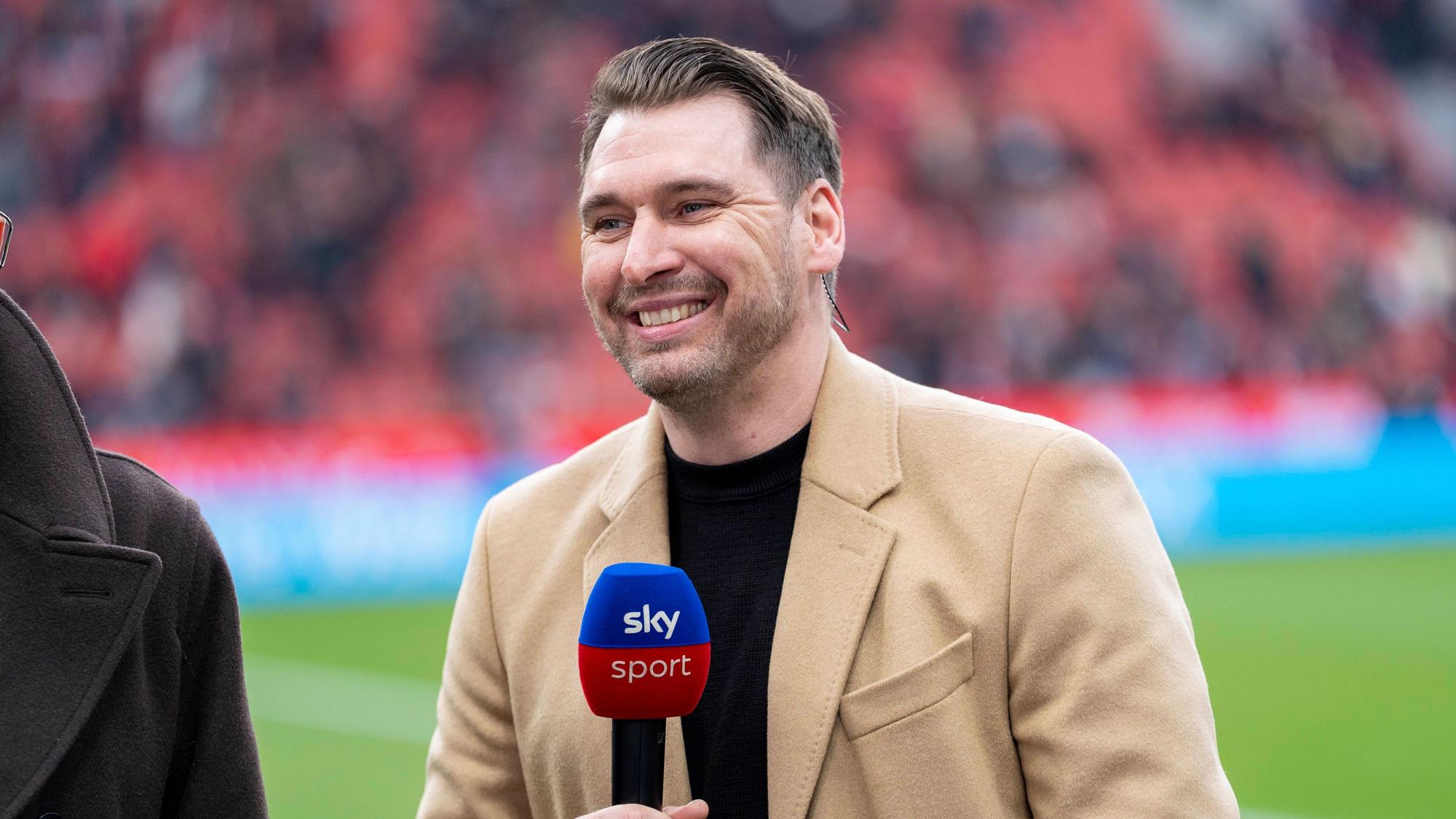 Sky Experte Patrick Helmes vor dem Spiel Bayer Leverkusen - FC Bayern München, Fussball, 1.Bundesliga, GER, Leverkusen, BayArena, 14.03.2026 DFL regulations prohibit any use of photographs as image sequences and/or quasi-video. *** Sky Sport expert Patrick Helmes before the match Bayer Leverkusen FC Bayern Munich, Football, 1 Bundesliga, GER, Leverkusen, BayArena, 14 03 2026 DFL regulations prohibit any use of photographs as image sequences and or quasi video Copyright: HMBxMedia/xMarcoxBader