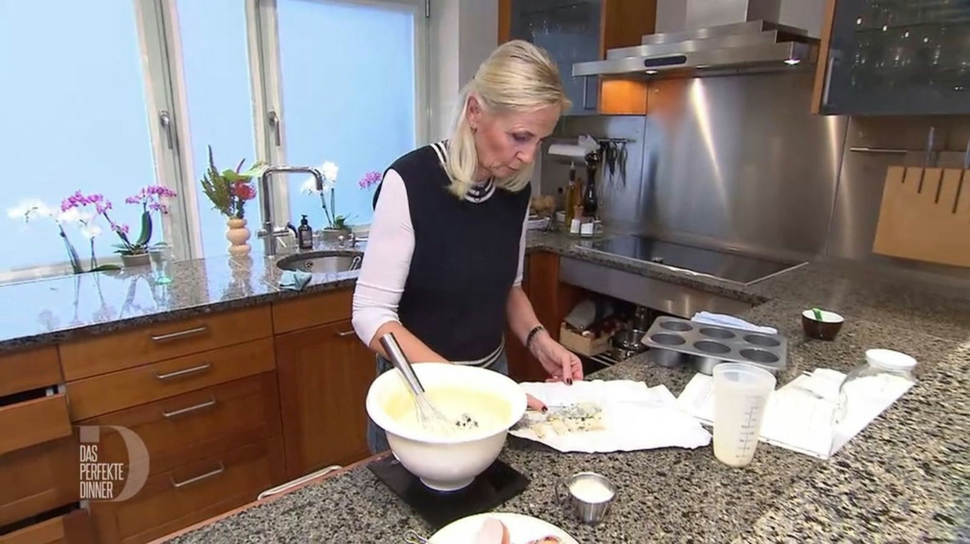 Der Gorgonzola-Cheesecake wird am Abend noch für Diskussionen sorgen.
(Bild: RTL)