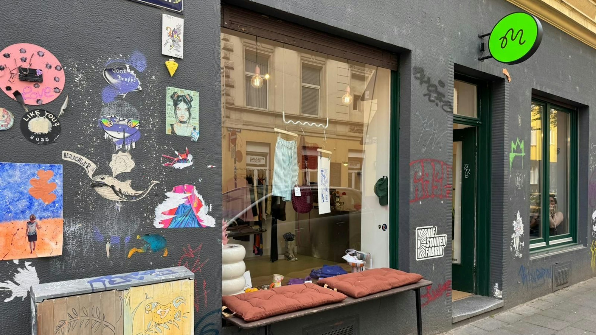 Dopamine Café und Concept Store in der Südstadt von außen.