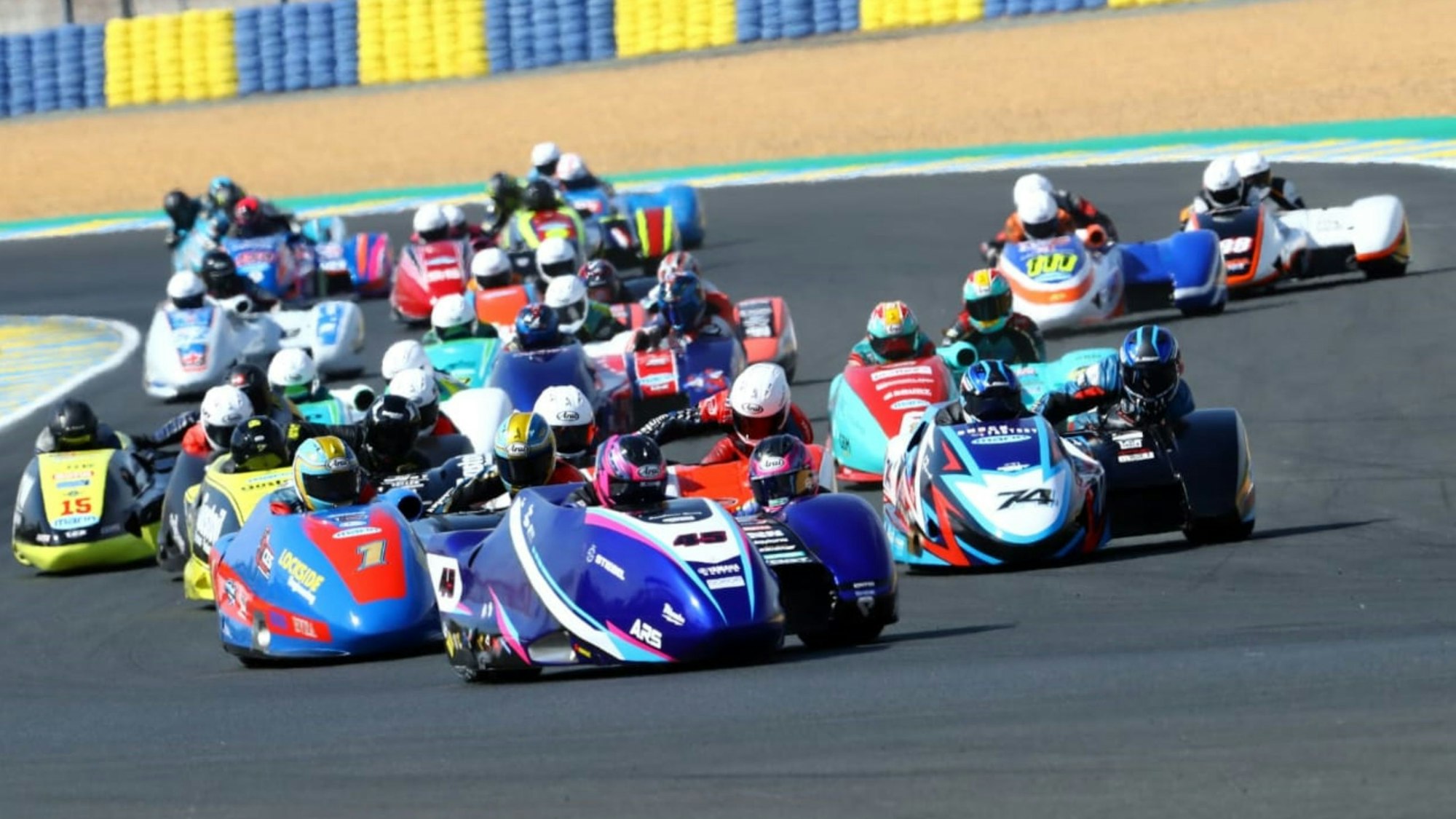 Szene aus einem Seitenwagen-Rennen