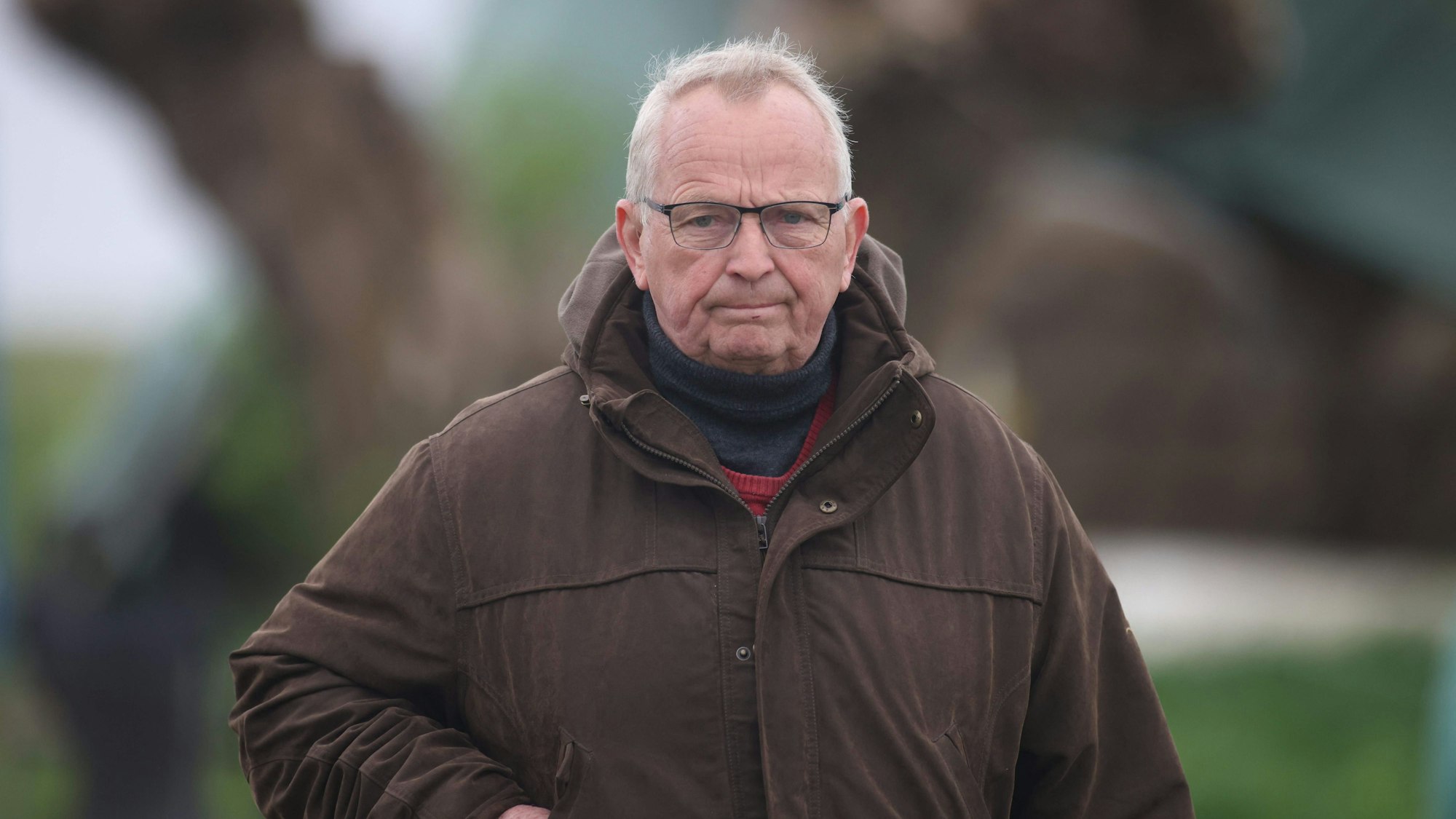 Till Backhaus schaut ernst.