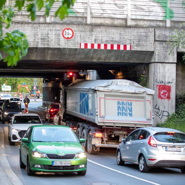 Verkehrschaos an der T-Kreuzung Wahner Straße/Liburer Landstraße