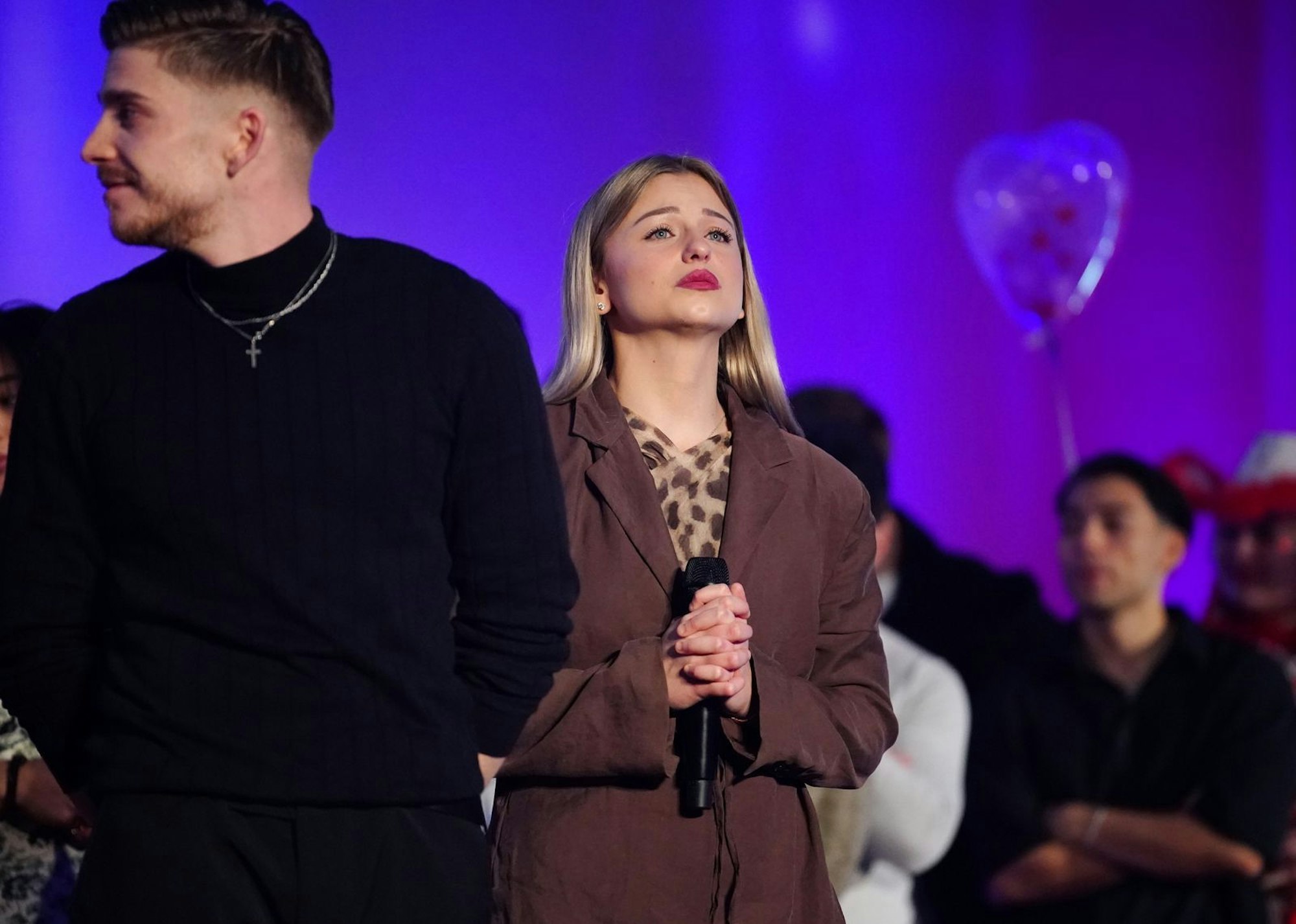 Das große tränenreiche Bibbern gab es nicht nur bei Loredana Bono. Sie kam eine Runde weiter, aber es war nicht das letzte Mal, dass sie weinte ... (Bild: RTL/Stefan Gregorowius)