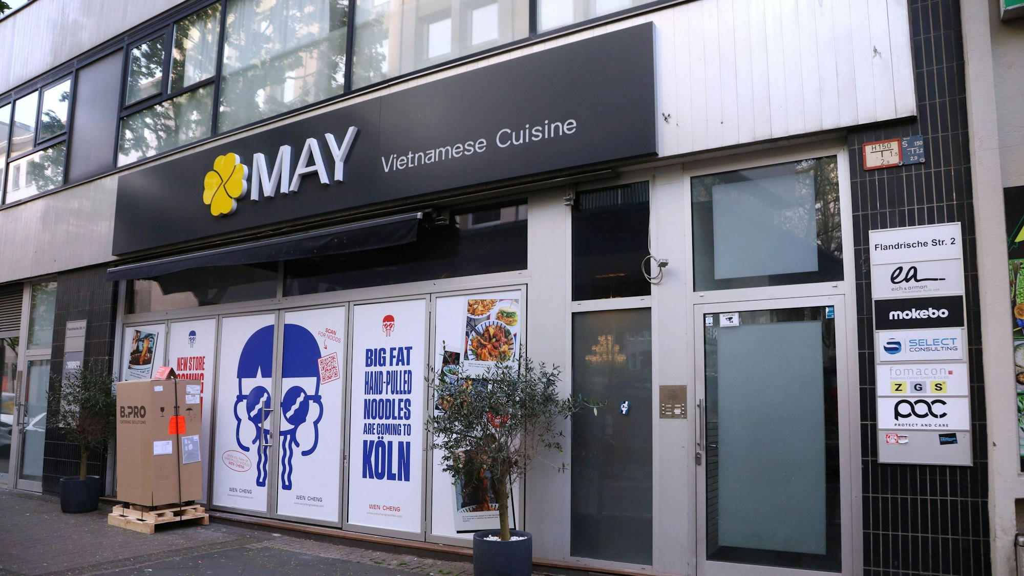 14.04.2026, Köln: Außenansicht des Gebäudes Flandrischen Straße 2, hier soll das Restaurant Wen Cheng eröffnen. Foto: Arton Krasniqi