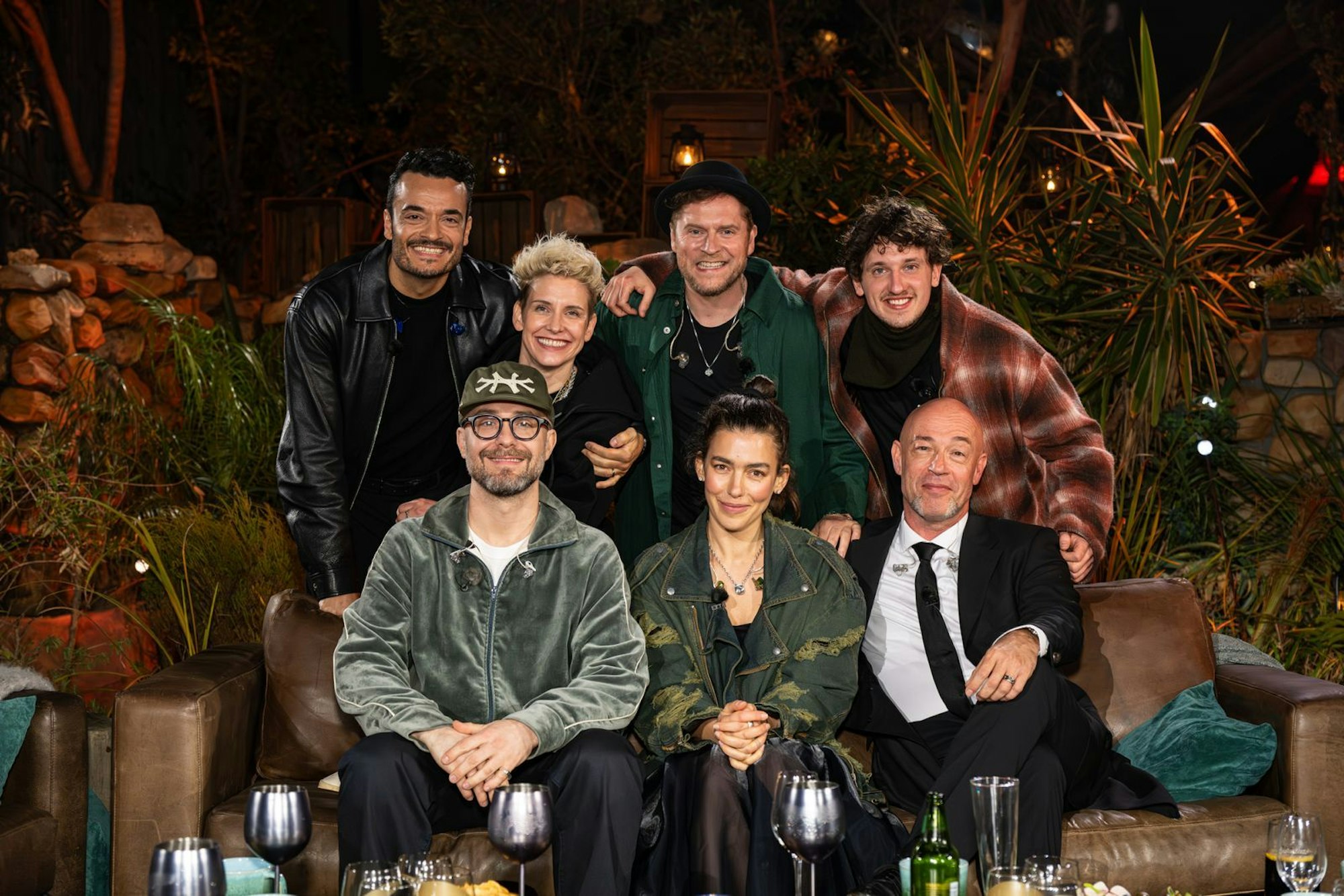 Die diesjährige „Sing meinen Song“-Crew, von links: Giovanni Zarrella, Mark Forster, Deine Cousine, Johannes Oerding, Alina Süggeler, Tream und Der Graf. (Bild: RTL / Markus Hertrich)