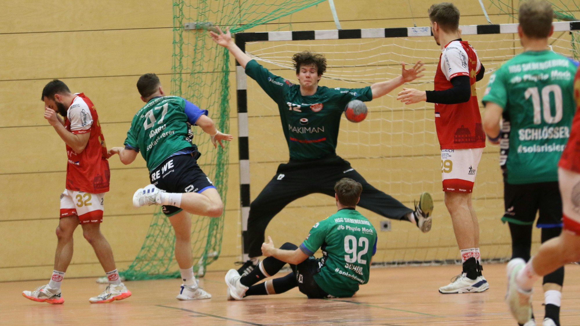 Das Bild zeigt eine Parade des TVP-Schlussmanns.