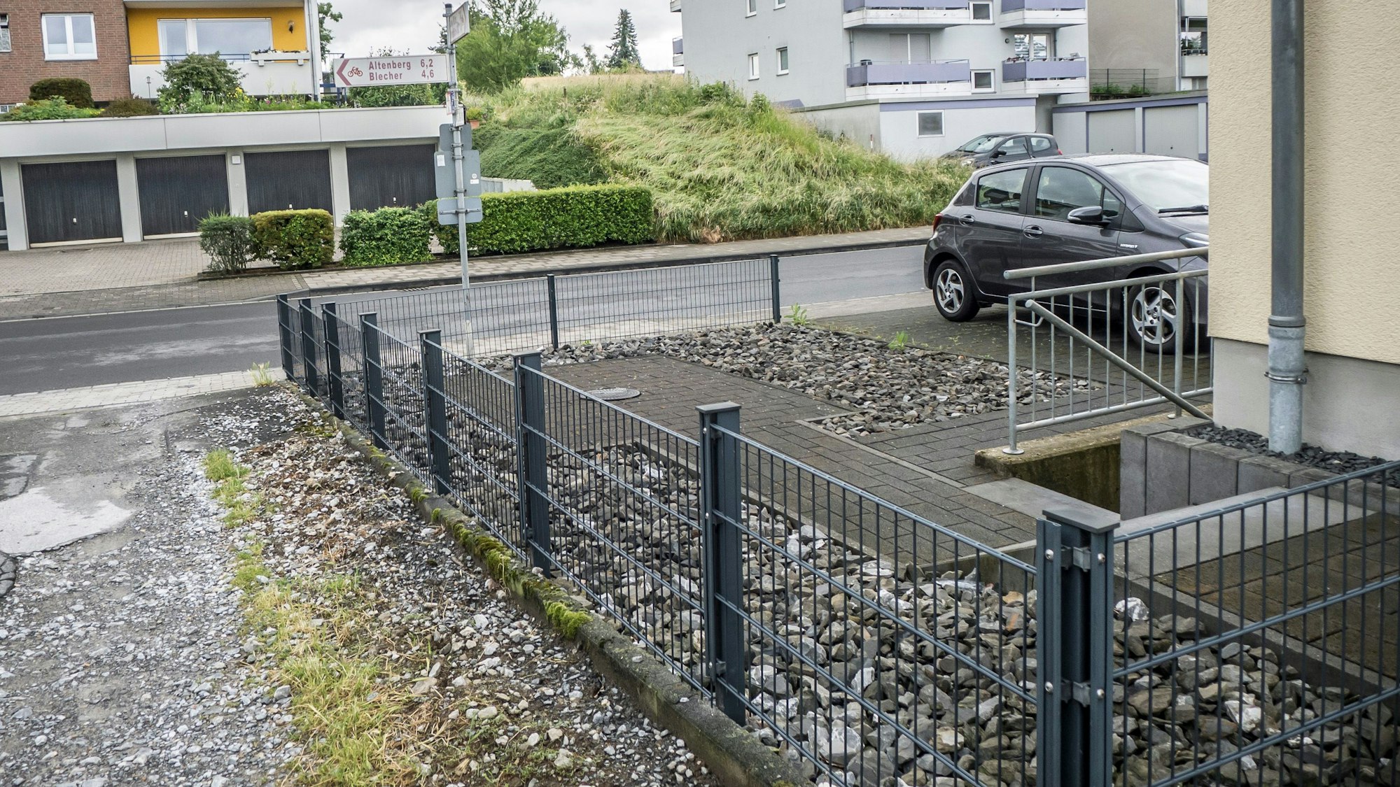 Schotterflächen vor einem Haus in Steinbüchel an der Bruchhauser Straße