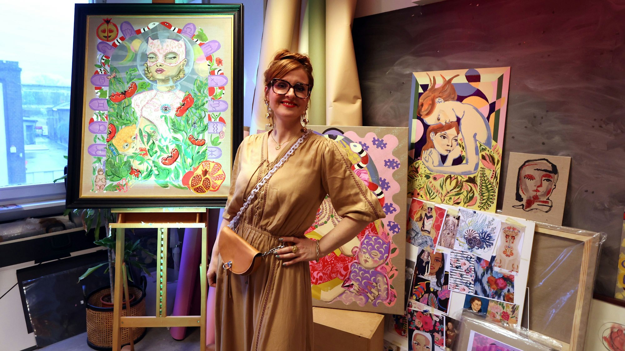 Bilder im Atelierhaus Lindgens bei der 12. Mülheimer Nacht, einer Kunstveranstaltung in verschiedenen Örtlichkeiten.