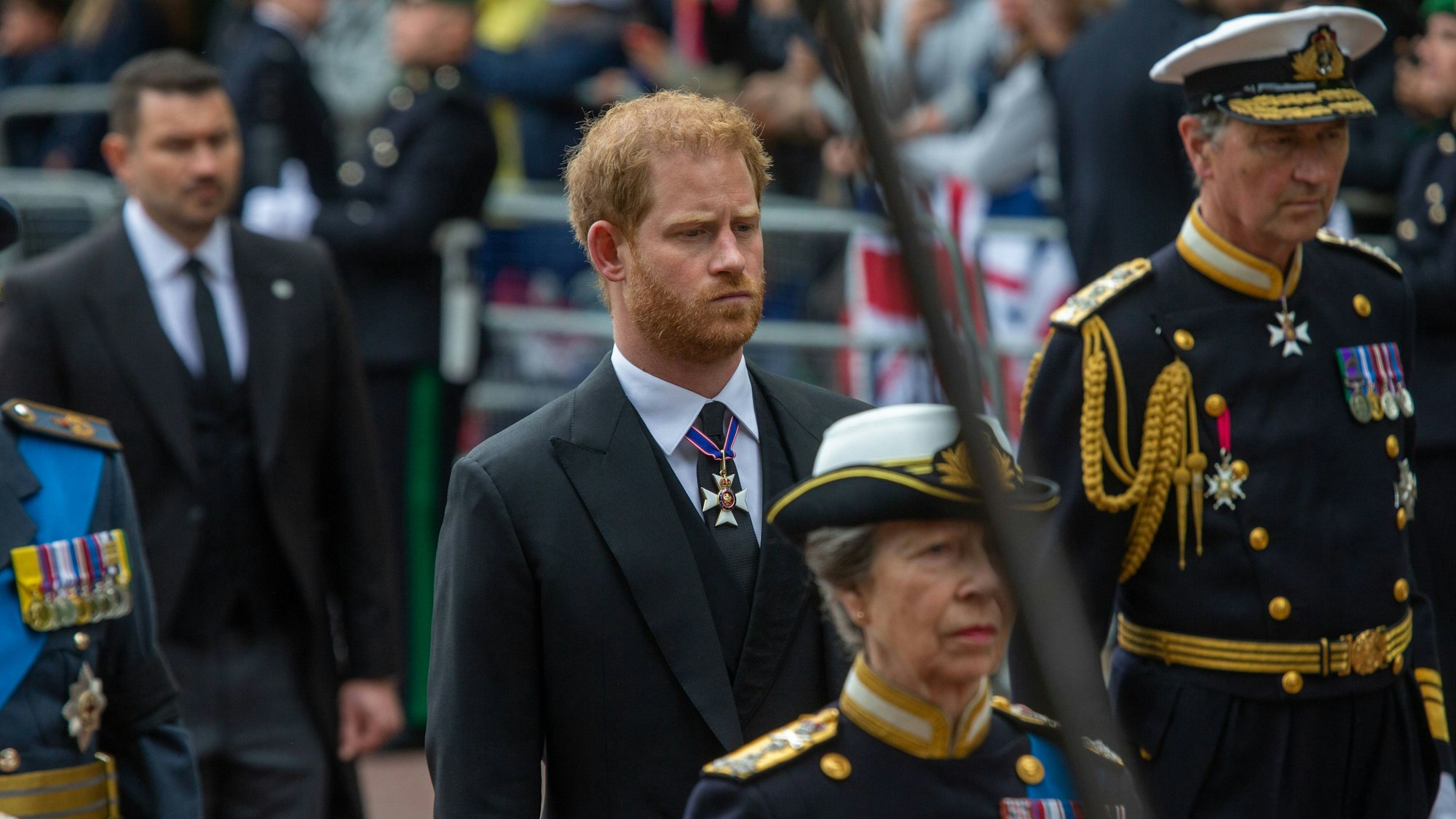 Prinz Harry, Prinzessin Anne und Militärpersonal