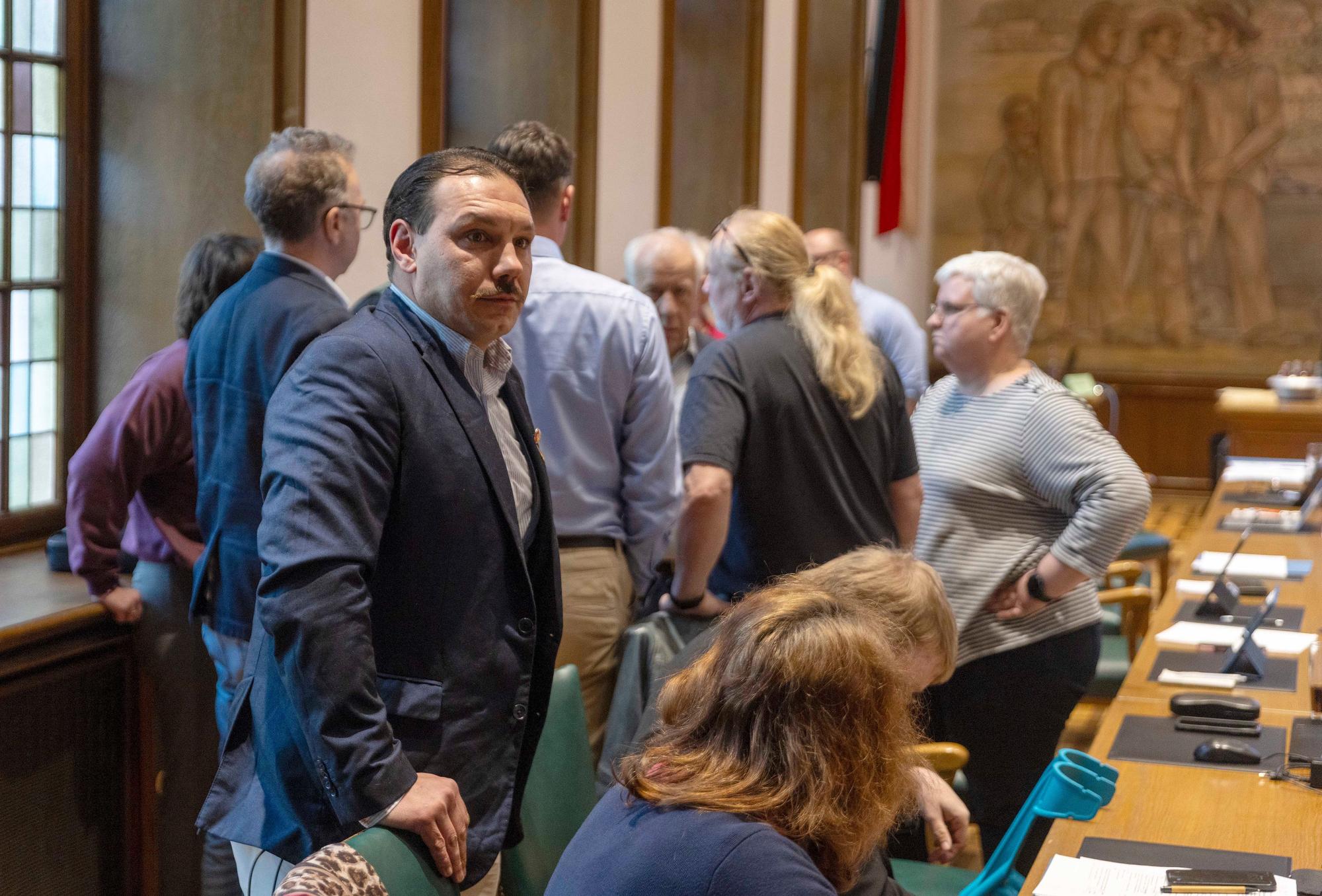 Sitzung der Bezirksvertretung Bochum Wattenscheid am Dienstag, dem 21.April 2026 im Großen Sitzungssaal des Rathauses; es gibt eine Abwahl des stellvertretenen Bürgermeister der AfD, Cedric Sontowski. Neue BM ist Katja Kanthack.
Foto: Walter Fischer / FUNKE Foto Services