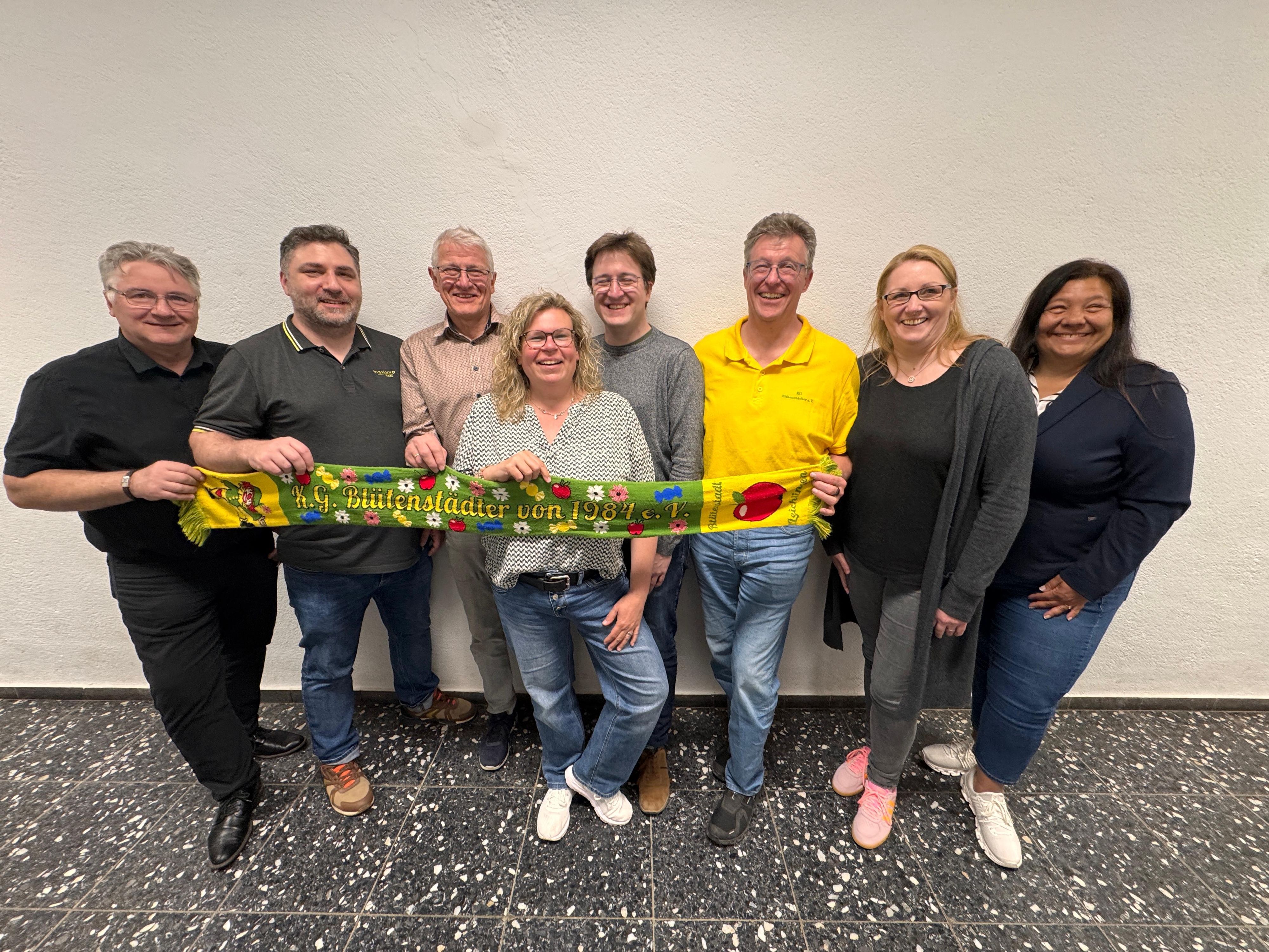 Der Vorstand der Blütenstädter: Frank Domnisch, Nenad Bogdanov, Stefan Clemen, Tanja Baader, Matthias Clemen, Bernd Sielemann, Nicole Manderscheid, Tanja Goedejohann.