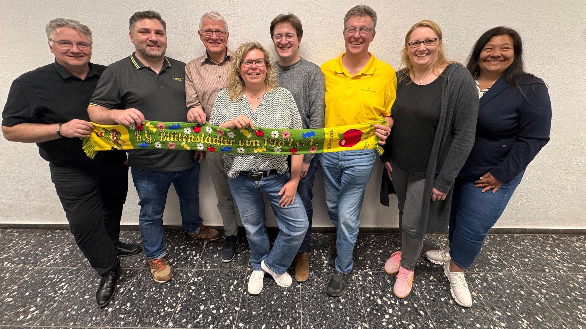 Der Vorstand der Blütenstädter: Frank Domnisch, Nenad Bogdanov, Stefan Clemen, Tanja Baader, Matthias Clemen, Bernd Sielemann, Nicole Manderscheid, Tanja Goedejohann.