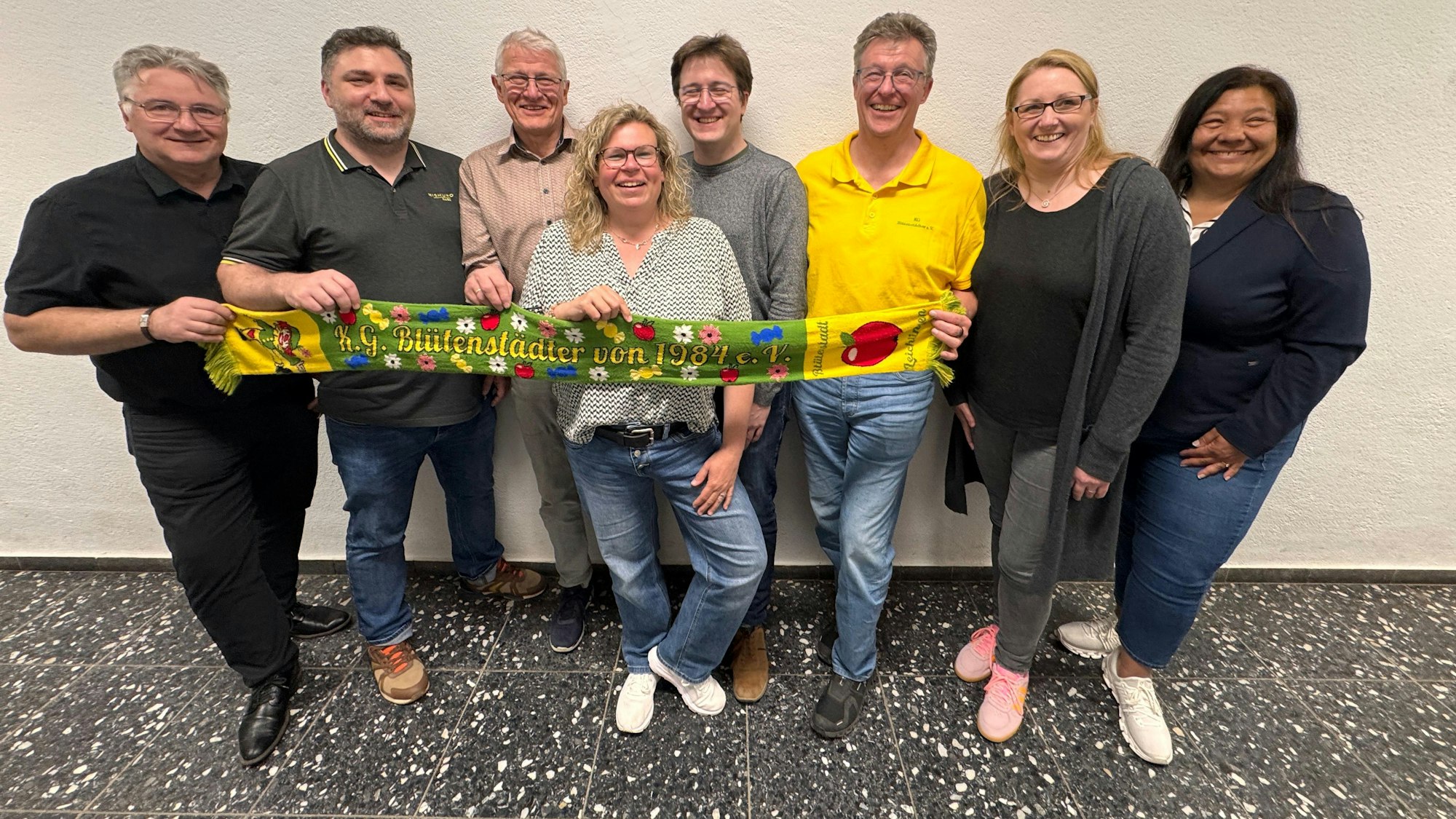 Der Vorstand der Blütenstädter: Frank Domnisch, Nenad Bogdanov, Stefan Clemen, Tanja Baader, Matthias Clemen, Bernd Sielemann, Nicole Manderscheid, Tanja Goedejohann.