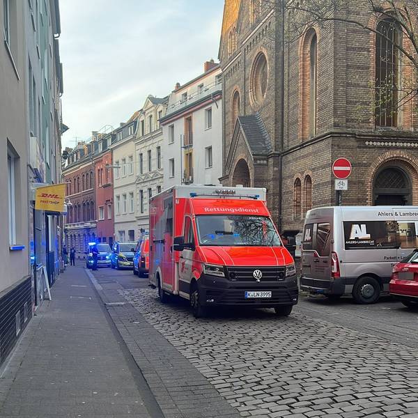 Nach einem Polizeieinsatz in Köln-Deutz liegt ein 30-Jähriger im Koma. Nun wird der Fall erneut geprüft.