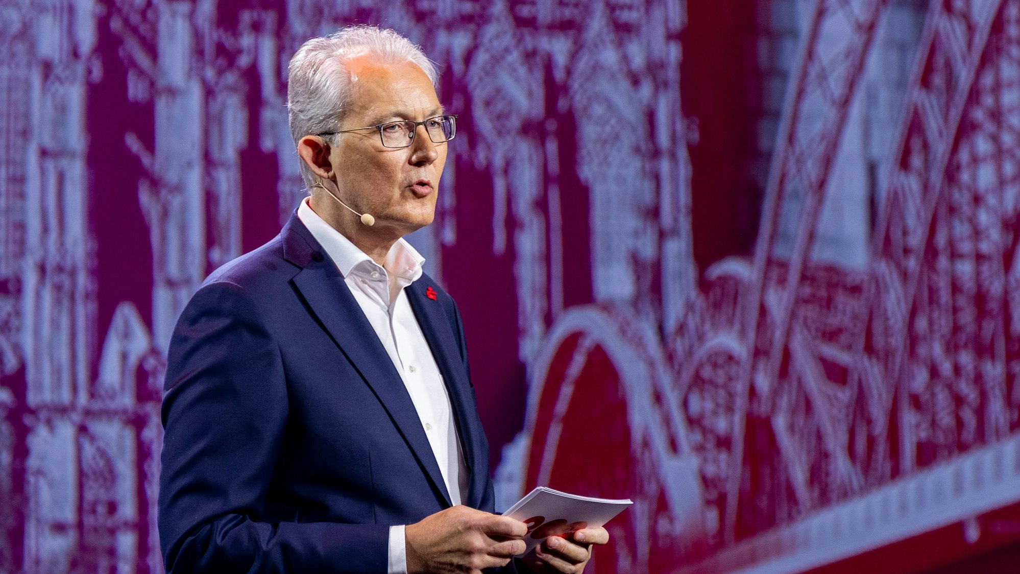 Jubiläumsauftakt der Sparkasse KölnBonn zum 200-Jahre-Jubiläum des Geldinstituts im Gürzenich. Das Jubiläumsjahr wird unter dem Motto „Füreinander Hier - Gestern.Heute.Morgen.“ gefeiert. Im Bild Vorstandsvorsitzender Ulrich Voigt.