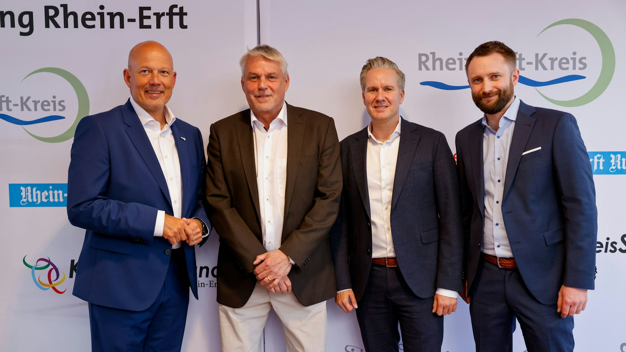 Das Bild zeigt den Schirmherr und die Veranstalter: Landrat Frank Rock, KSB-Vorsitzender Michael Groll, Regionalvorstand von der Kreissparkasse Köln, Christoph Dreesen und Gesamtredaktionsleiter der RRG (Kölner Stadt-Anzeiger/ Rhein-Erft Rundschau), Christian Stahl.