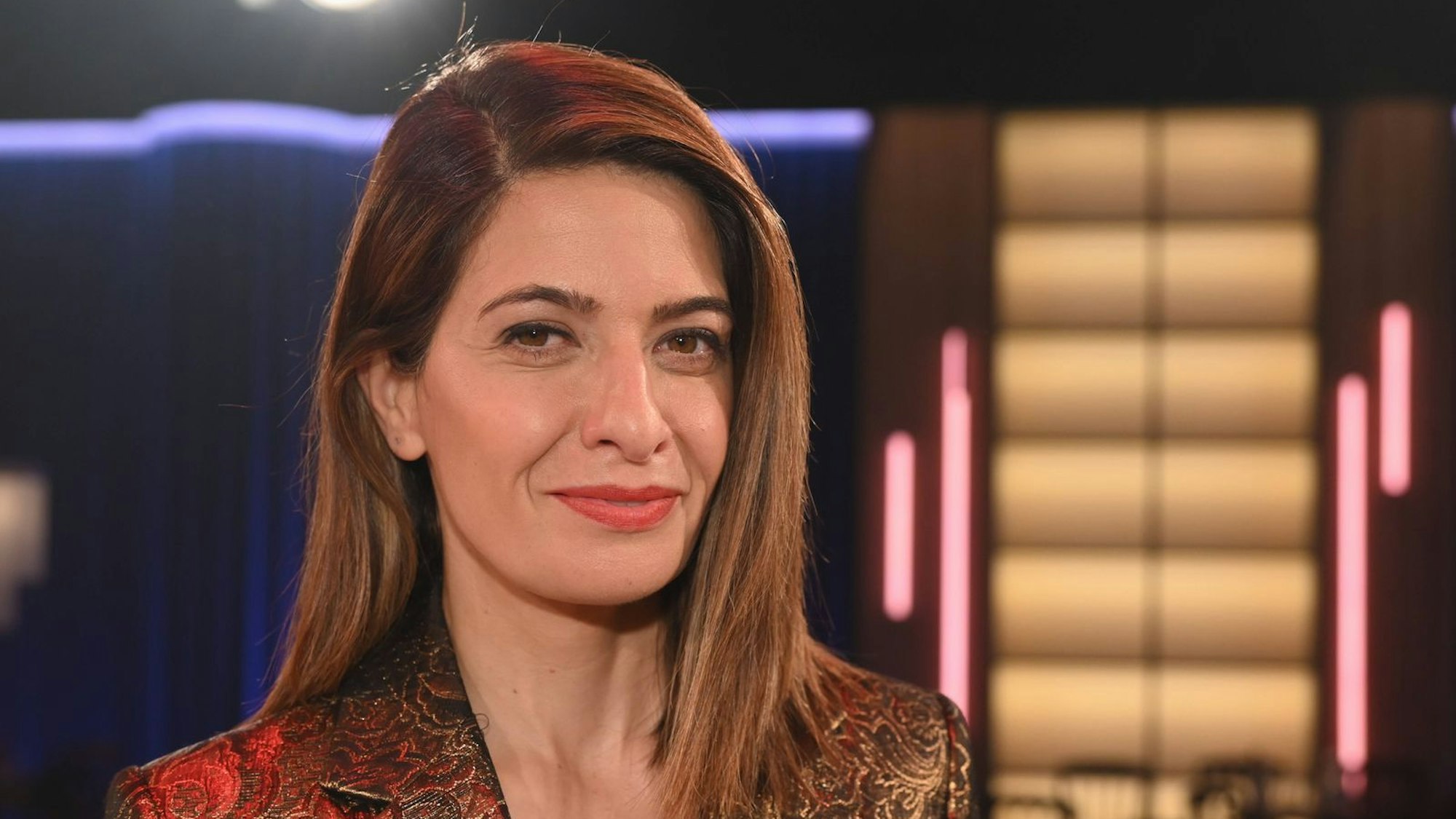 Linda Zervakis moderiert die diesjährige Verleihung des Grimme-Preises.
(Bild: IMAGO / Horst Galuschka)