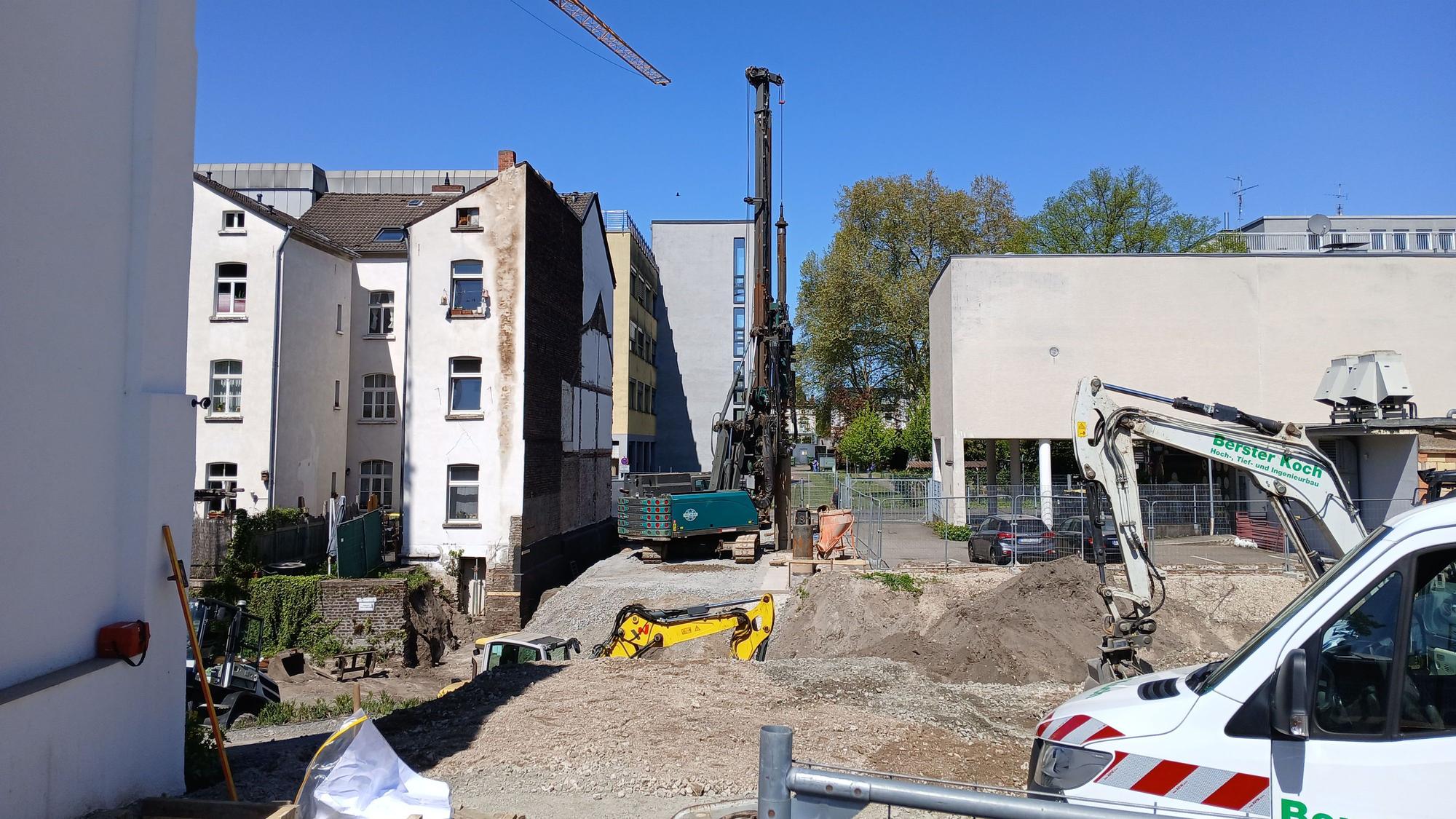Baustelle für den Steg zur Burg zwischen Burggasse und Ringstraße