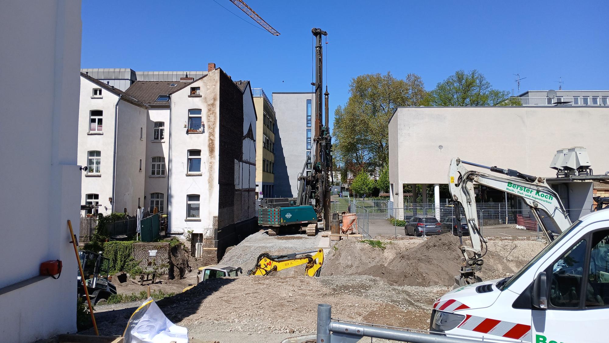 Baustelle für den Steg zur Burg zwischen Burggasse und Ringstraße