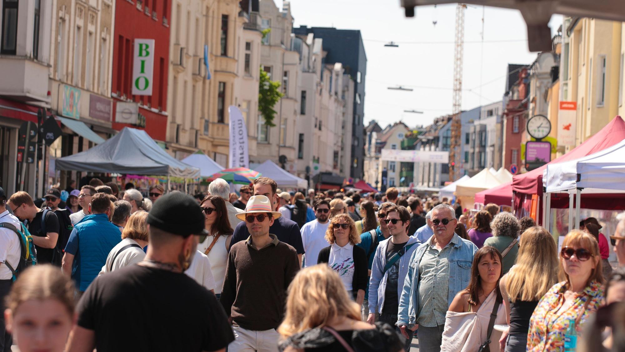 Straßenfest auf der Berrenrather Straße in Sülz