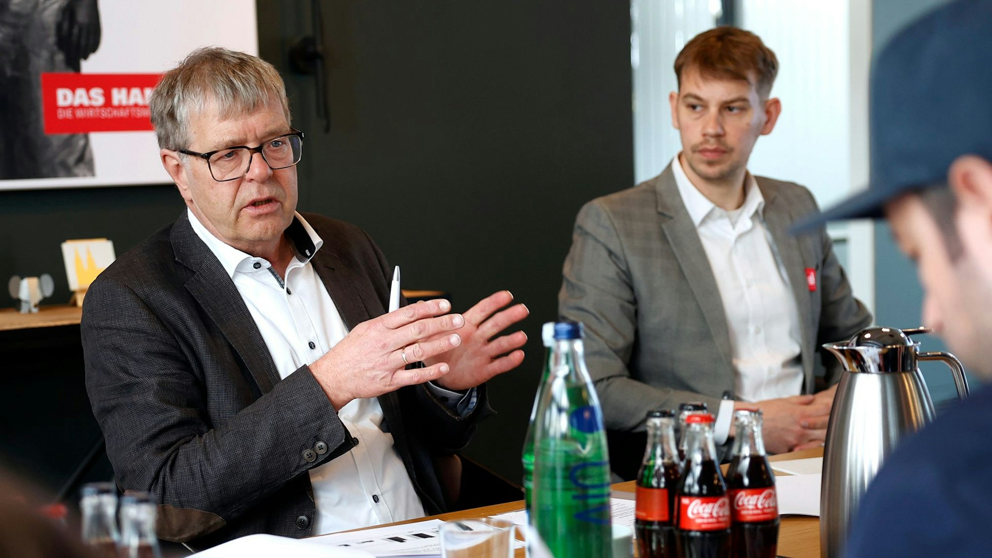 Thomas Radermacher (l.), Präsident Handwerkskammer zu Köln, und Sebastian Beuchel (r.), Abteilungsleiter Standortpolitik, Europa- und Landespolitik der Handwerkskammer zu Köln, stellten die aktuellen Umfrageergebnisse vor.