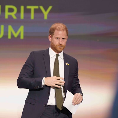 23.04.2026, Ukraine, Kiew: Der britische Prinz Harry nimmt am Sicherheitsforum in der ukrainischen Hauptstadt teil. Foto: Evgeniy Maloletka/AP/dpa +++ dpa-Bildfunk +++