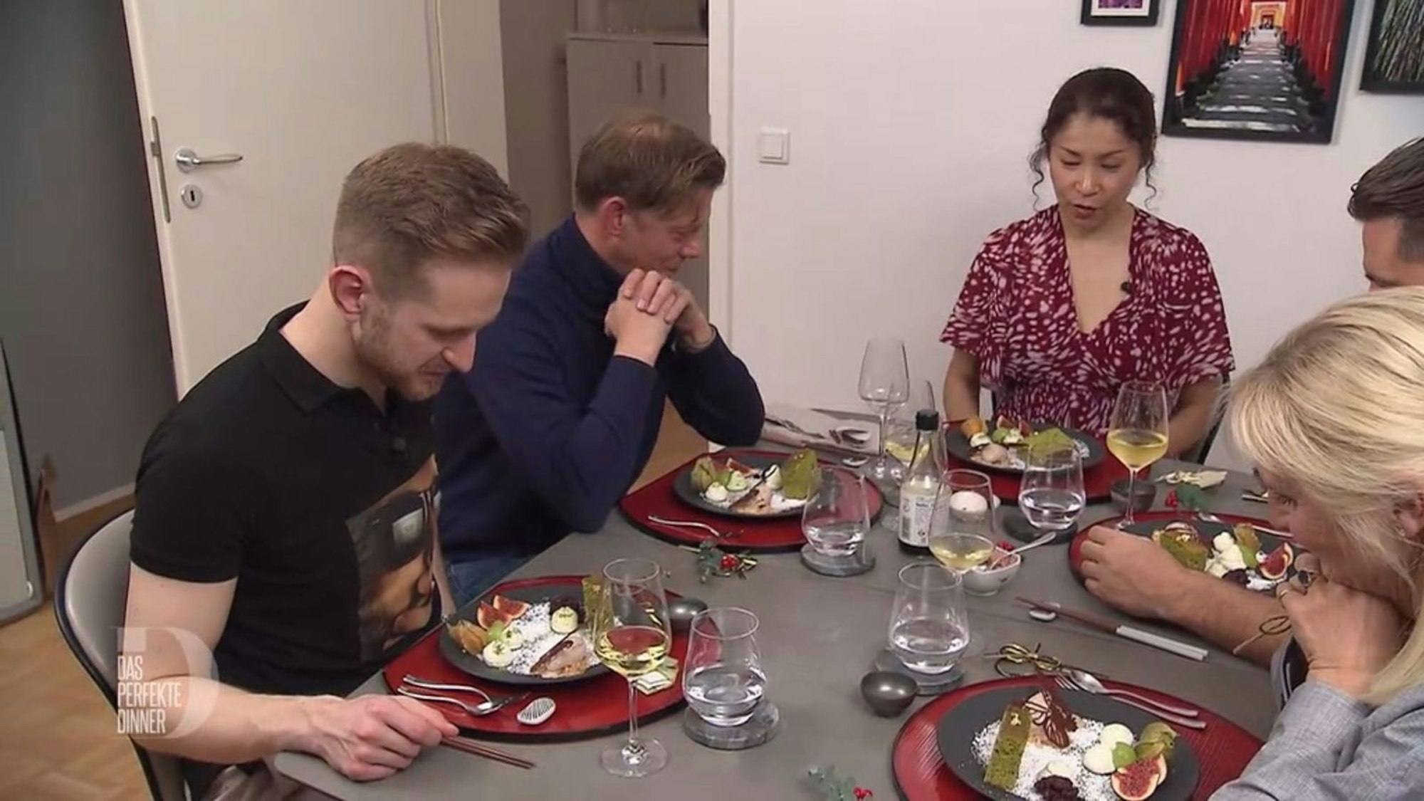 Kayo (Mitte) hat aus dem Dessert einen kulinarischen Zen-Garten gezaubert.
(Bild: RTL)