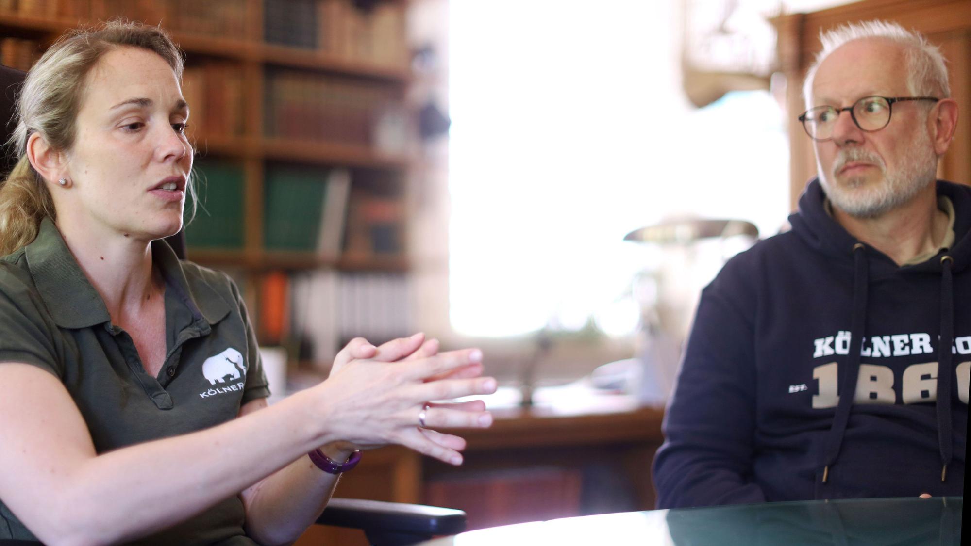 Sandra Marcordes, leitende Zootierärztin im Kölner Zoo, und Zoodirektor Theo Pagel hoffen, dass der Wal in der Ostsee das Bewusstsein für die Wichtigkeit von Artenschutz stärkt.