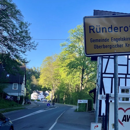 Das Ortsschild in Ründeroth.