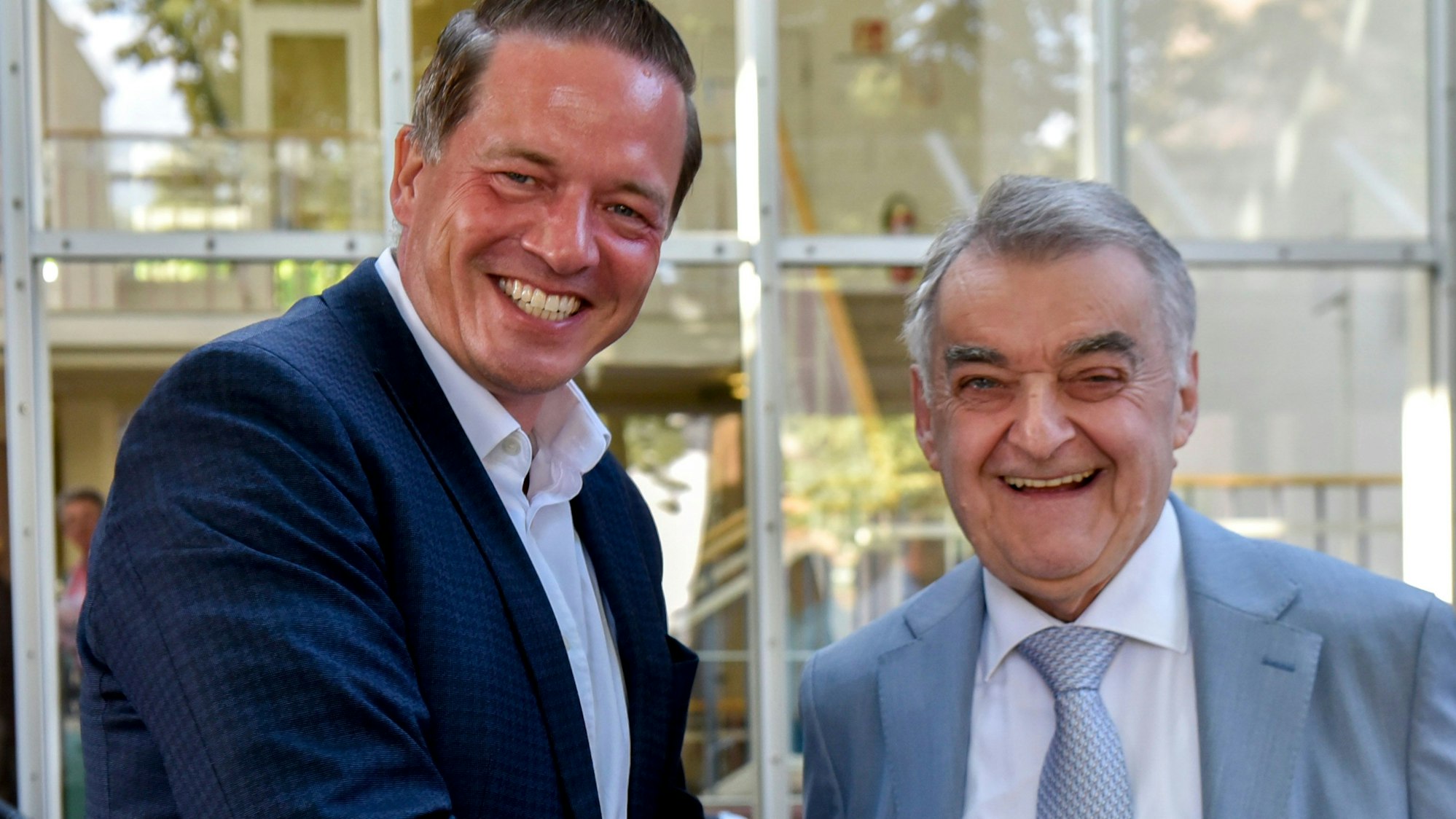 Gregor Golland mit NRW-Innenminister Herbert Reul bei einem Wahlkampftermin 2025 in Kerpen.