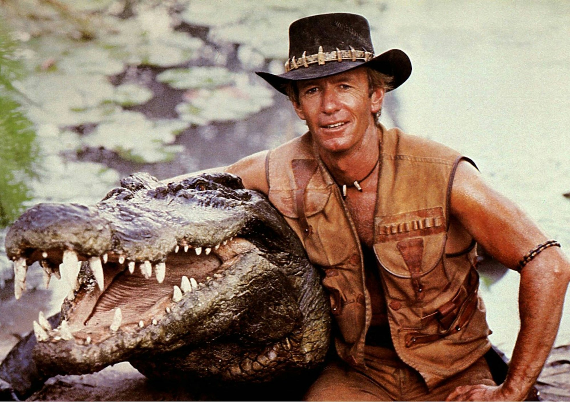 Als „Crocodile Dundee“ eroberte Paul Hogan die Herzen von Kinozuschauern weltweit - und auch das seiner Filmpartnerin Linda Kozlowski.
(Bild: IMAGO / United Archives)