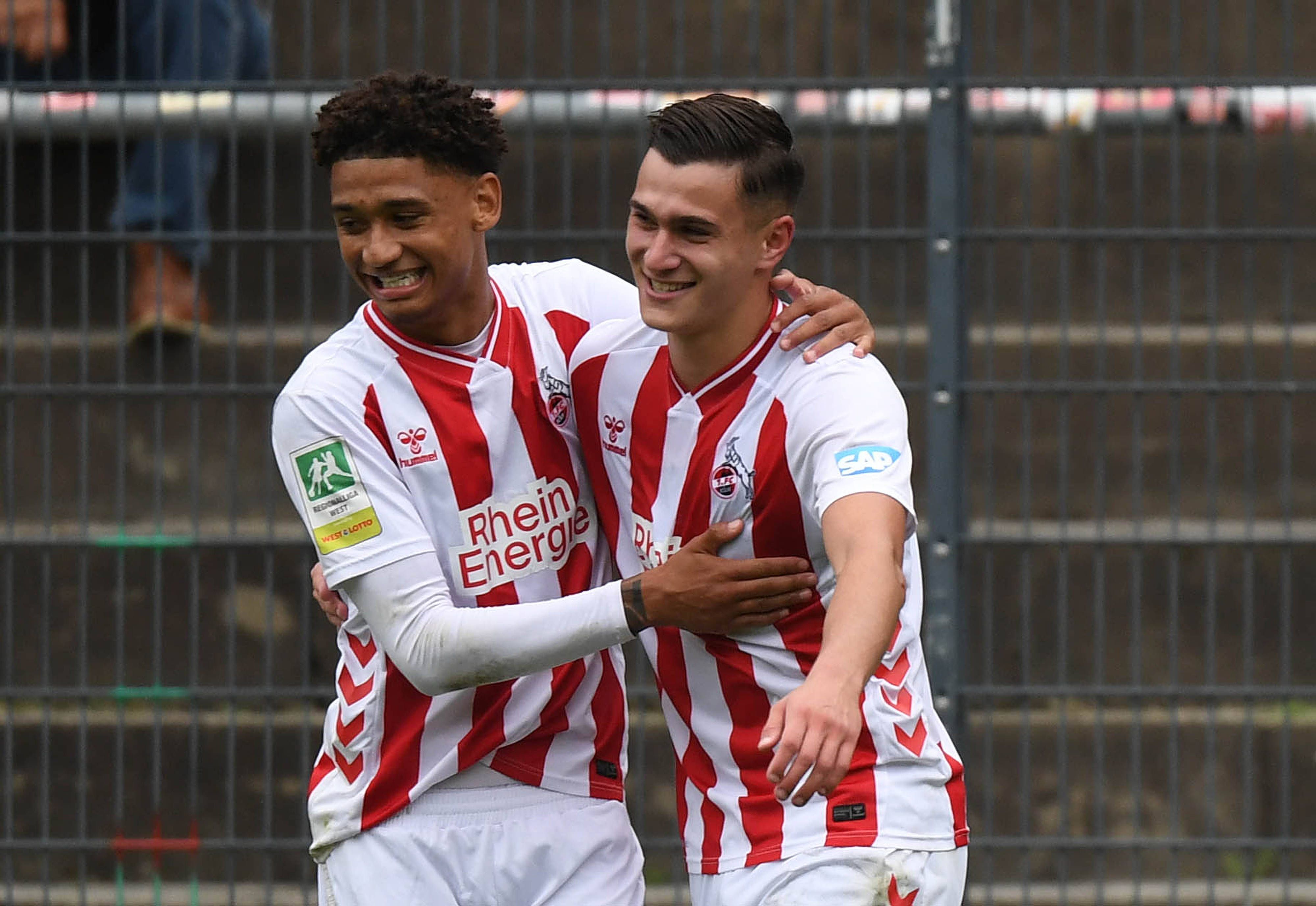 17.09.2025, xophax, Fussball - Regionalliga 1.FC Koeln 1.FC Köln II gegen Borussia Mönchengladbach II Emin Kujovic , rechts nach seinem Tor zum 2 zu 1 mit Nilas Yacobi , links  beide 1.FC Köln  DFL/DFB REGULATIONS PROHIBIT ANY USE OF PHOTOGRAPHS as IMAGE SEQUENCES and/or QUASI-VIDEO Koeln *** 17 09 2025, xophax, Soccer Regionalliga 1 FC Koeln 1 FC Köln II vs Borussia Mönchengladbach II Emin Kujovic , right after his goal to 2 to 1 with Nilas Yacobi , left both 1 FC Köln DFL DFB REGULATIONS PROHIBIT ANY USE OF PHOTOGRAPHS as IMAGE SEQUENCES and or QUASI VIDEO Koeln