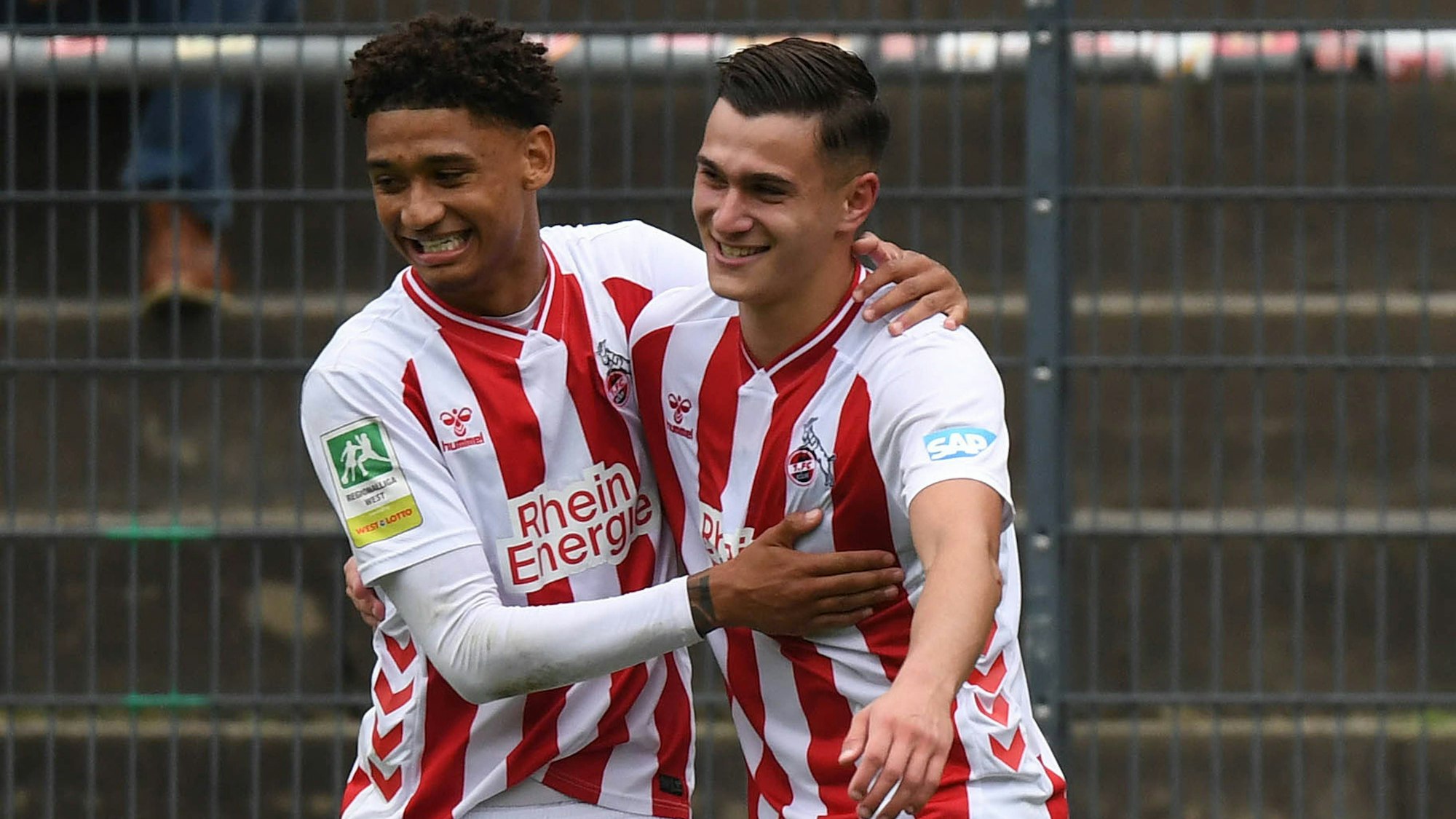 17.09.2025, xophax, Fussball - Regionalliga 1.FC Koeln 1.FC Köln II gegen Borussia Mönchengladbach II Emin Kujovic , rechts nach seinem Tor zum 2 zu 1 mit Nilas Yacobi , links beide 1.FC Köln DFL/DFB REGULATIONS PROHIBIT ANY USE OF PHOTOGRAPHS as IMAGE SEQUENCES and/or QUASI-VIDEO Koeln *** 17 09 2025, xophax, Soccer Regionalliga 1 FC Koeln 1 FC Köln II vs Borussia Mönchengladbach II Emin Kujovic , right after his goal to 2 to 1 with Nilas Yacobi , left both 1 FC Köln DFL DFB REGULATIONS PROHIBIT ANY USE OF PHOTOGRAPHS as IMAGE SEQUENCES and or QUASI VIDEO Koeln