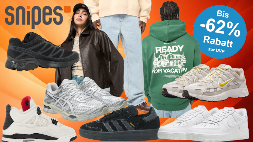 Eine Darstellung von verschiedenen Produkten aus dem SNIPES Sale vor einem orangenen Hintergund.