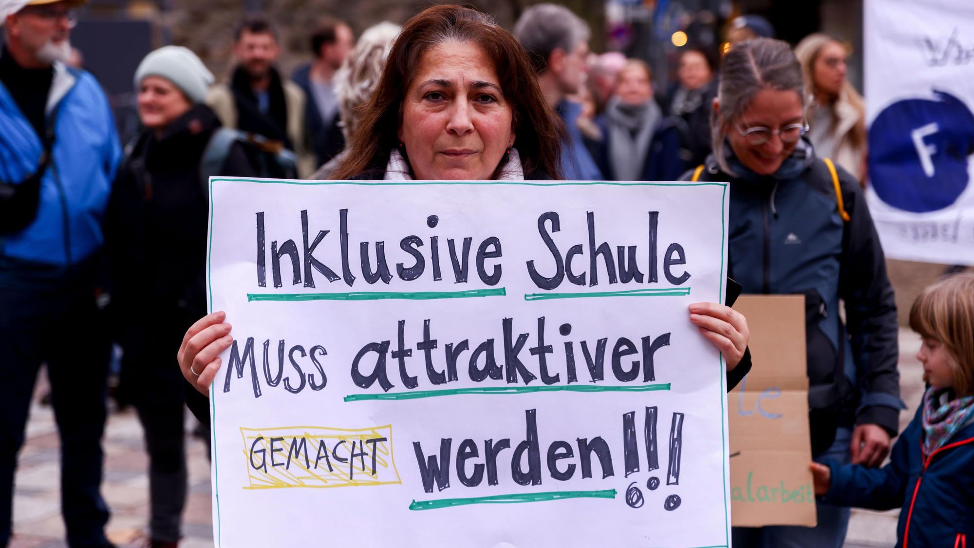 Kinder und Eltern demonstrieren für inklusive Bildung (Archivbild)