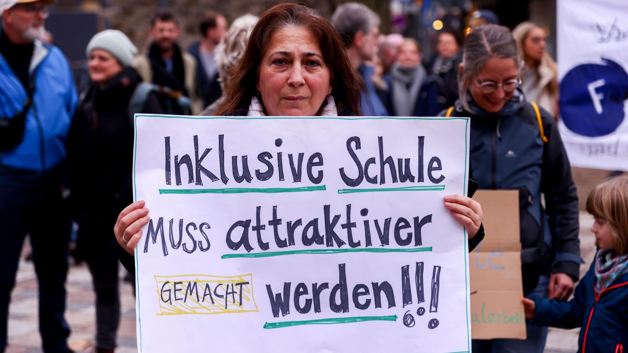 Kinder und Eltern demonstrieren für inklusive Bildung (Archivbild)