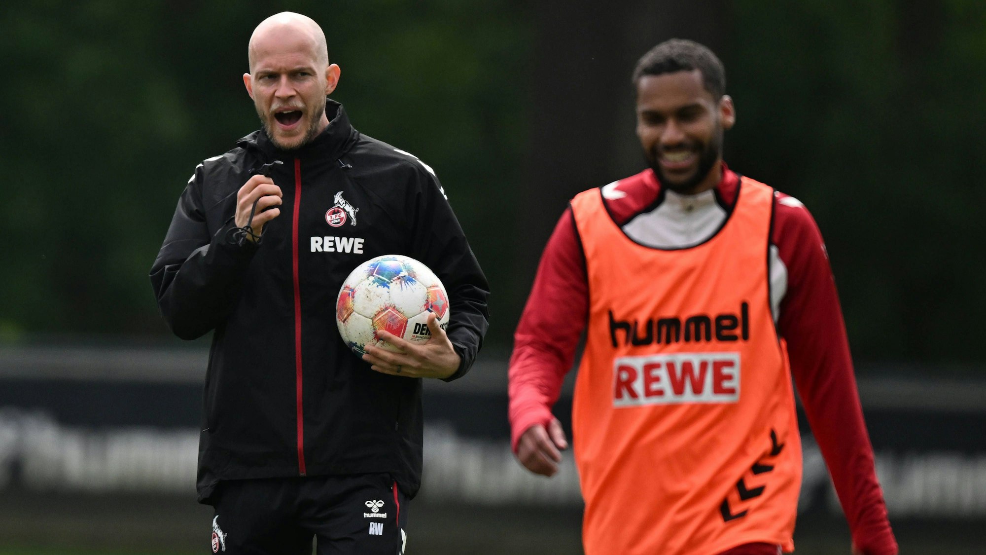 René Wagner kommuniziert klar, das tut dem Verhältnis zu seinen Spielern wie etwa Linton Maina gut.