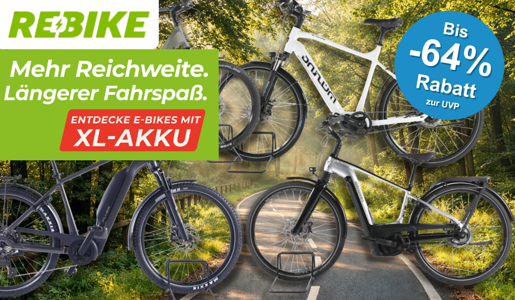 4 verschiedene E-Bikes mit XL-Akku vor einem Fahrradweg.