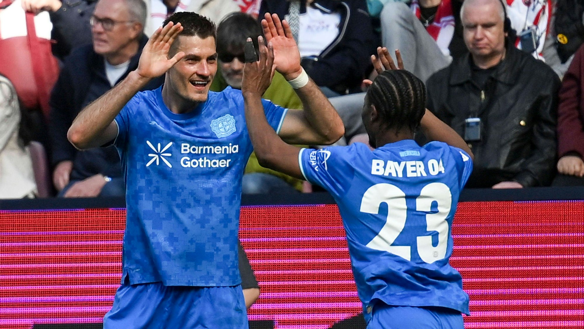 Patrik Schick Leverkusen 14 jubelt nach dem Tor zum 0:2 mit Nathan Tella Leverkusen 23 25.04.2026 Fussball 1. FC Koeln vs Bayer Leverkusen, Rheinenergiestadion, Koeln, DFB/DFL REGULATIONS PROHIBIT ANY USE OF PHOTOGRAPHS AS IMAGE SEQUENCES AND/OR QUASI-VIDEO *** Patrik Schick Leverkusen 14 celebrates after scoring the 0 2 goal with Nathan Tella Leverkusen 23 25 04 2026 Soccer 1 FC Koeln vs Bayer Leverkusen, Rheinenergiestadion, Koeln, DFB DFL REGULATIONS PROHIBIT ANY USE OF PHOTOGRAPHS AS IMAGE SEQUENCES AND OR QUASI VIDEO Copyright: xpepphotox/xHorstxMauelshagenx pep00321, pep_20260425_hm_344684