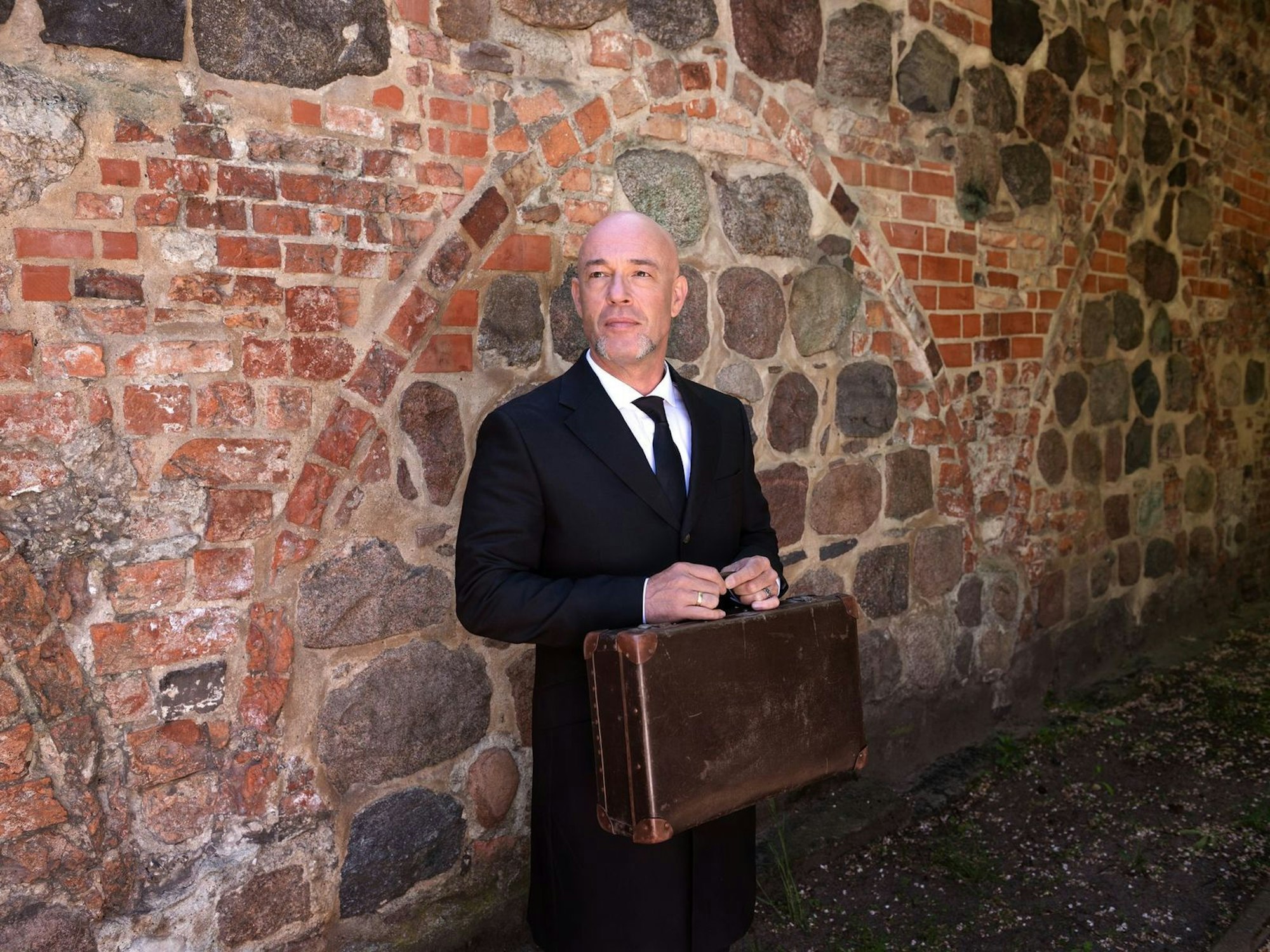 „Es geht für mich grundsätzlich im Leben darum, Träume zu realisieren, die Dinge lieber anzupacken anstatt darüber zu jammern, dass ich dieses oder jenes nicht habe, kann und schaffe“, sagt der Graf, der befindet: „Wir jammern überhaupt viel zu viel in diesem Land.“ Das Internet sei „voll von Typen, die immer irgendetwas zu nölen haben“. Denen wolle er sagen: „Wenn dir etwas in deinem Leben nicht passt, dann pack es an, ändere etwas, aber hör' auf, uns anderen auf den Keks zu gehen!“ (Bild: Erik Weiss)