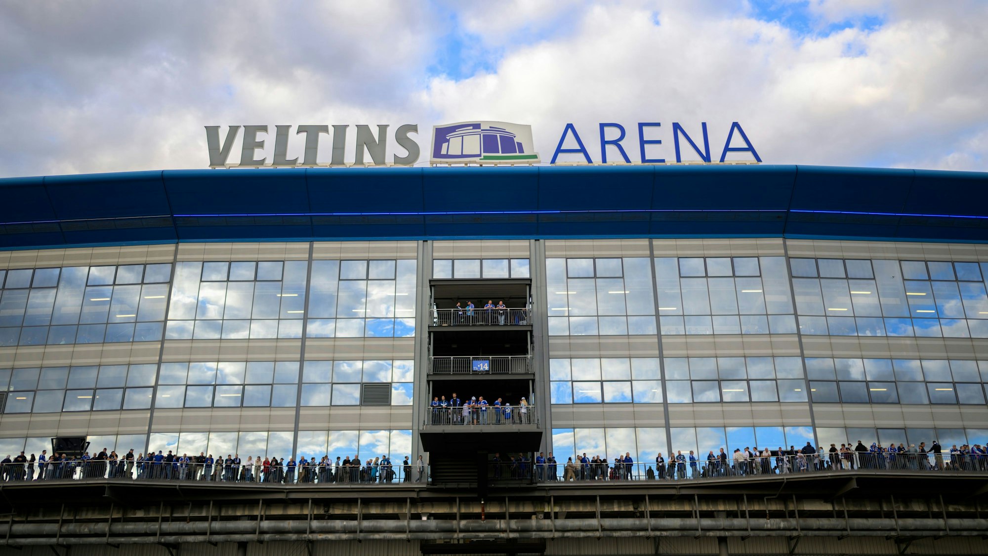 Blick von außen auf die Veltins-Arena