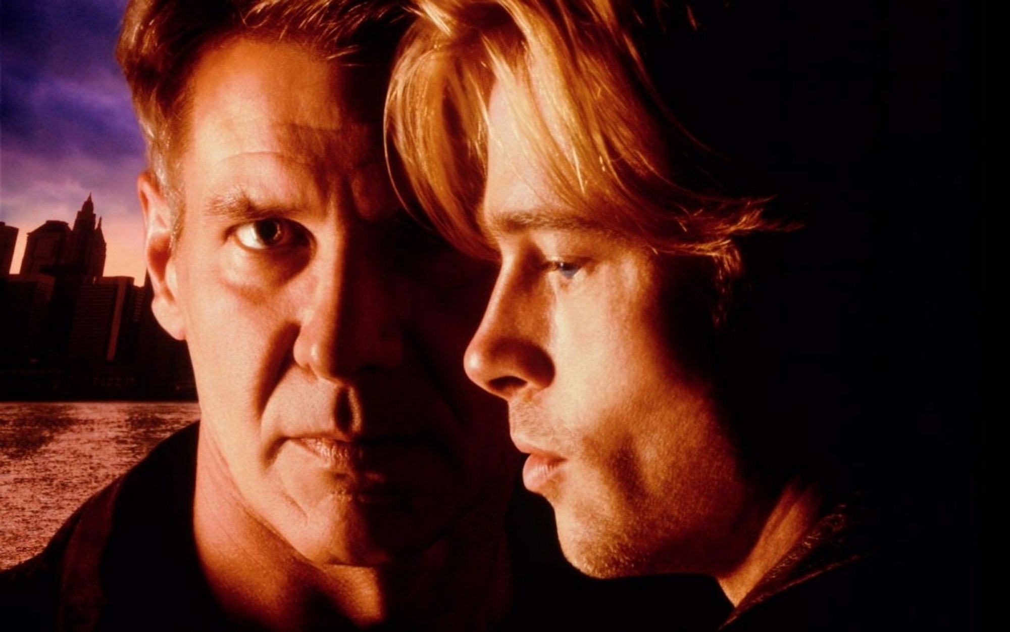 Der IRA-Untergrundkämpfer Frankie McGuire (Brad Pitt) reist unter falschem Namen in die USA ein und kommt bei dem ahnungslosen New Yorker Cop Tom O'Meara (Harrison Ford, links) und dessen Familie unter. (Bild: Columbia TriStar Pictures)