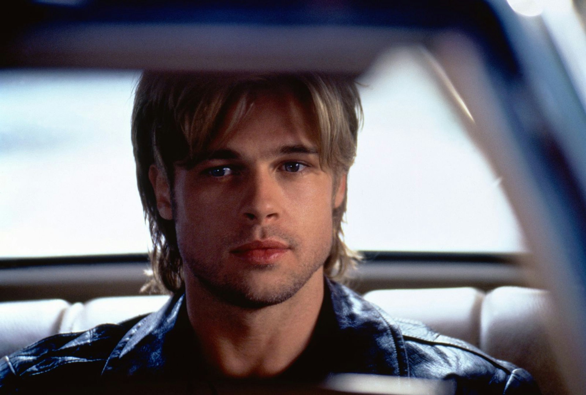 Der sympathische irische Landsmann Francis (Brad Pitt) entpuppt sich als Terrorist, der mit seinen Waffengeschäften auch seine Gastgeber in Gefahr bringt. (Bild: ZDF/Columbia Pictures)