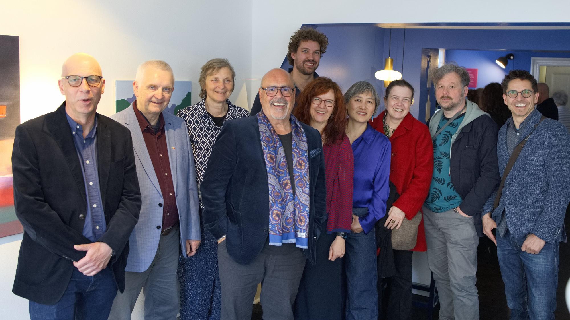 Ein Gruppenfoto der ausstellenden Künstler in der Galerie Lethert.